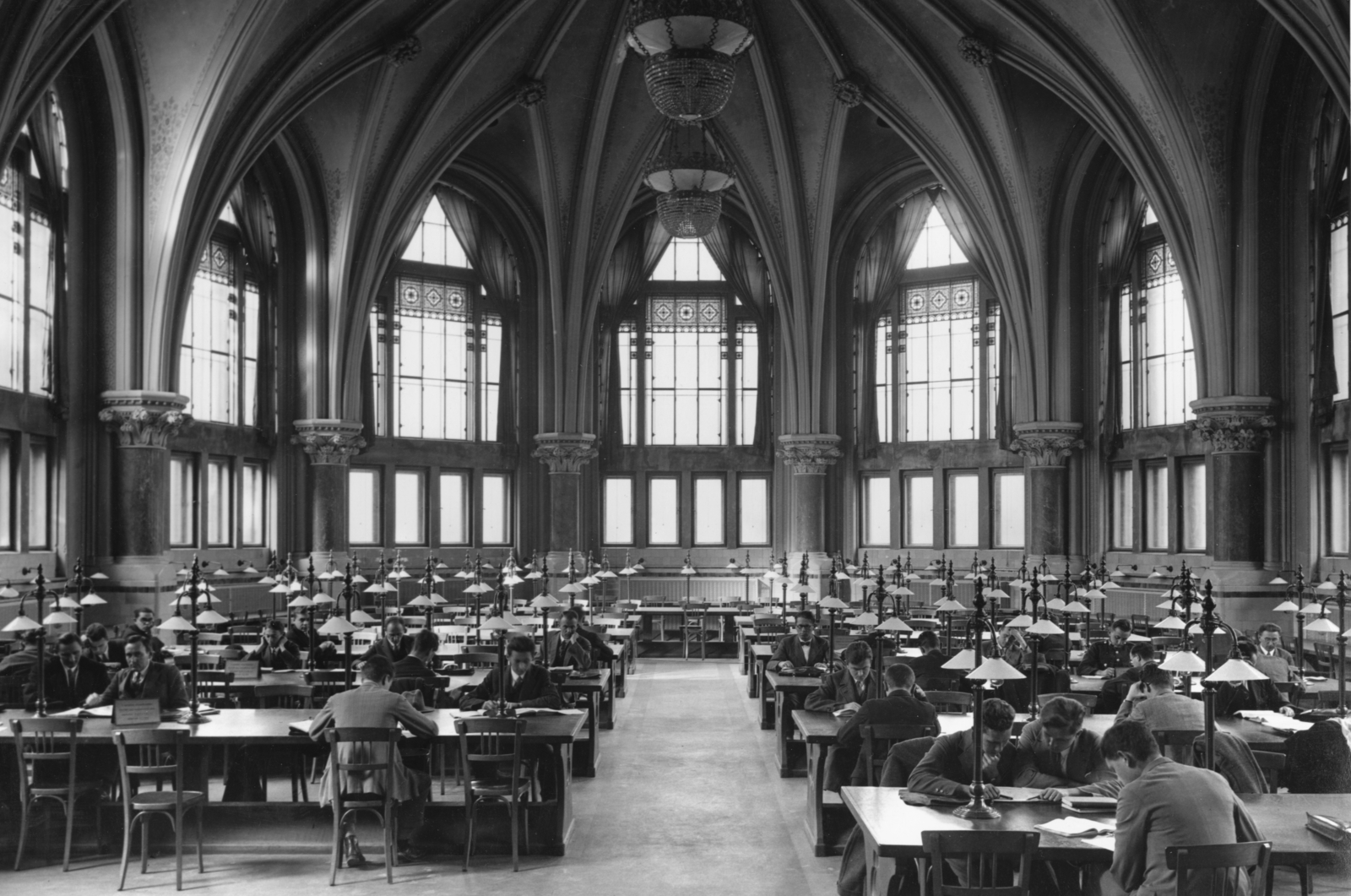 Hungary, Budapest XI., Műszaki Egyetem, Könyvtár., 1940, Somlai Tibor, light, genre painting, furniture, university, interior, library, Budapest, Fortepan #24138