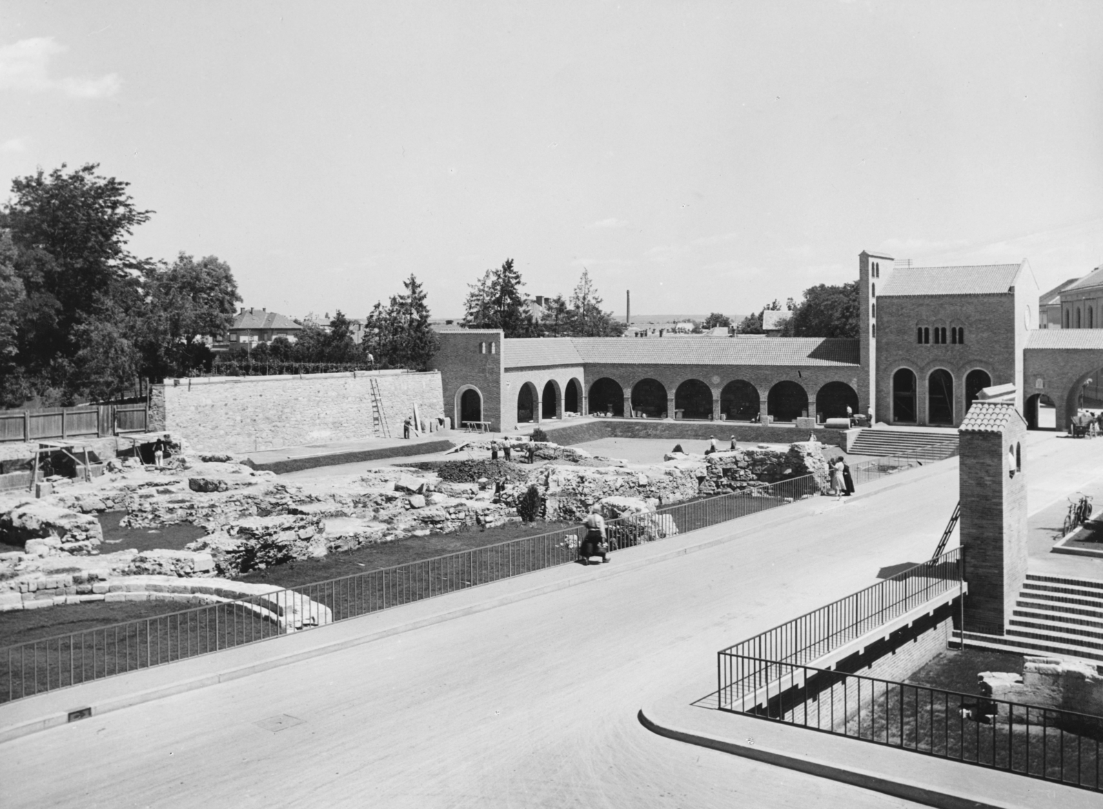 Hungary, Székesfehérvár, Romkert., 1938, Somlai Tibor, monument, garden, ruins, Fortepan #24176