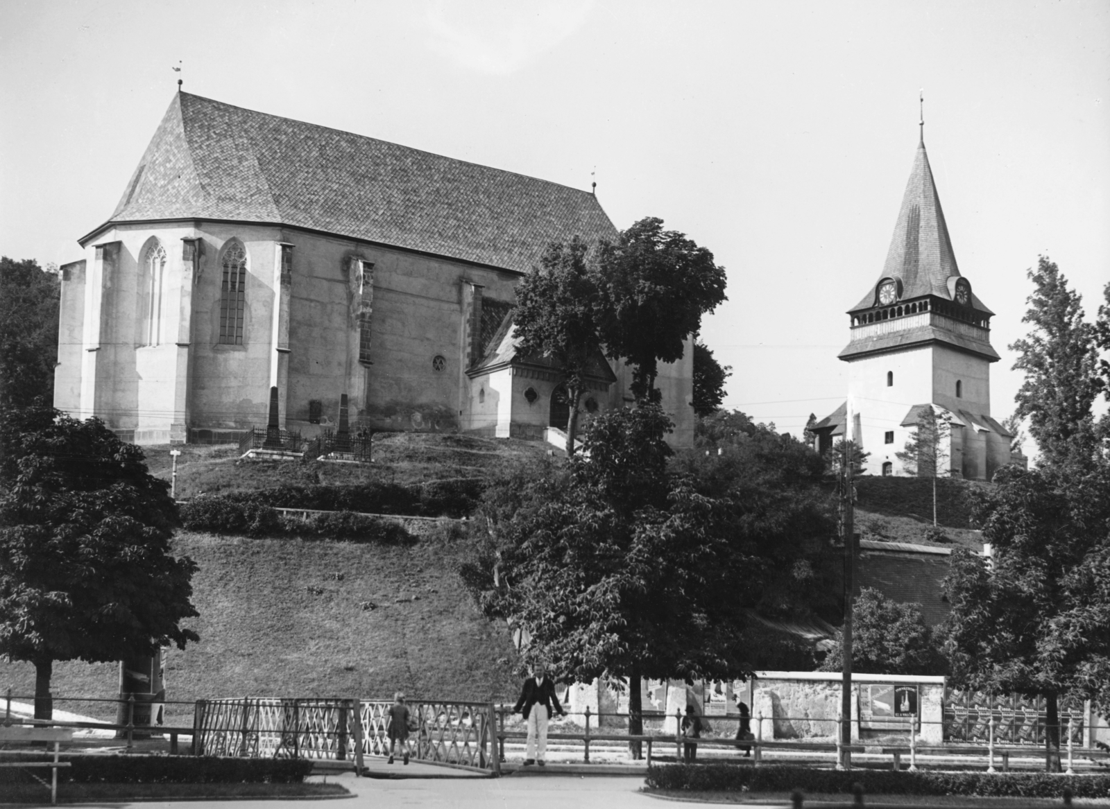 Hungary, Miskolc, avasi református templom., 1935, Somlai Tibor, church, bridge, watch, street view, gothic, bell tower, protestant, Fortepan #24197