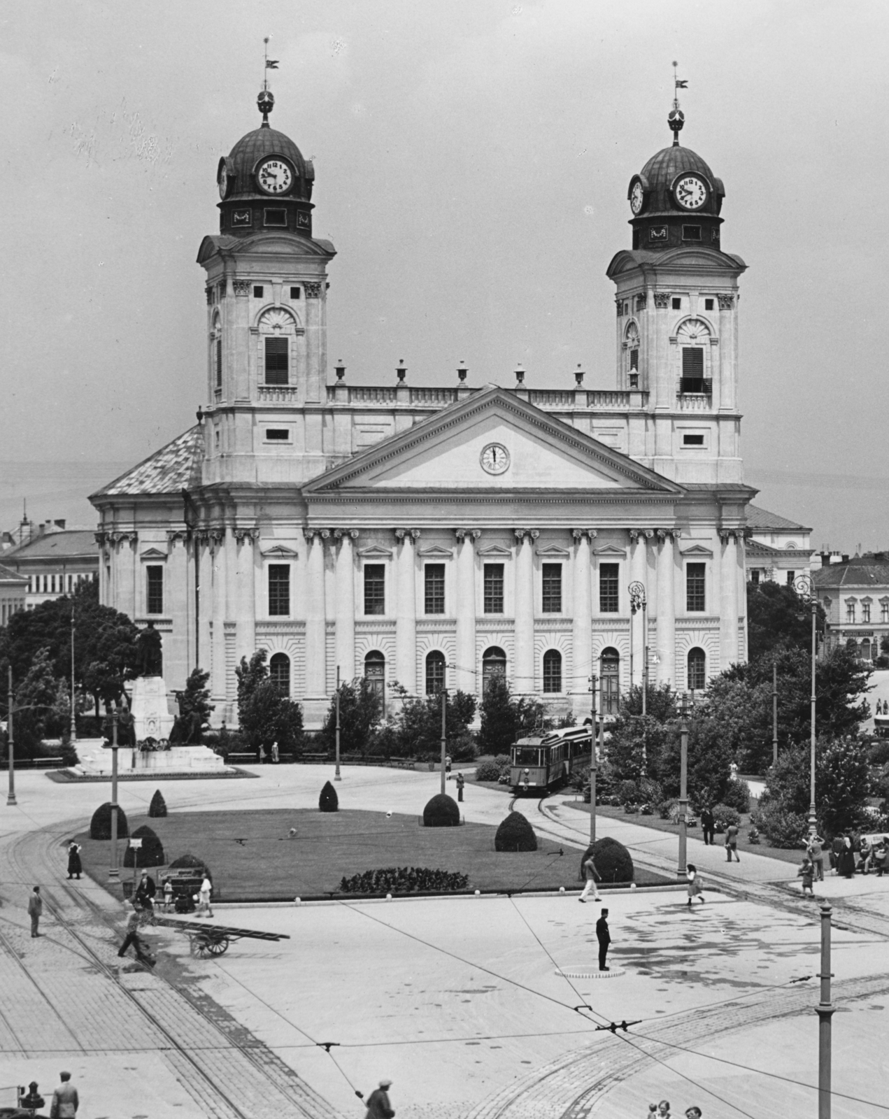 Magyarország, Debrecen, Református Nagytemplom., 1936, Somlai Tibor, templom, villamos, klasszicizmus, timpanon, Rabl Károly-terv, Péchy Mihály-terv, Fortepan #24211