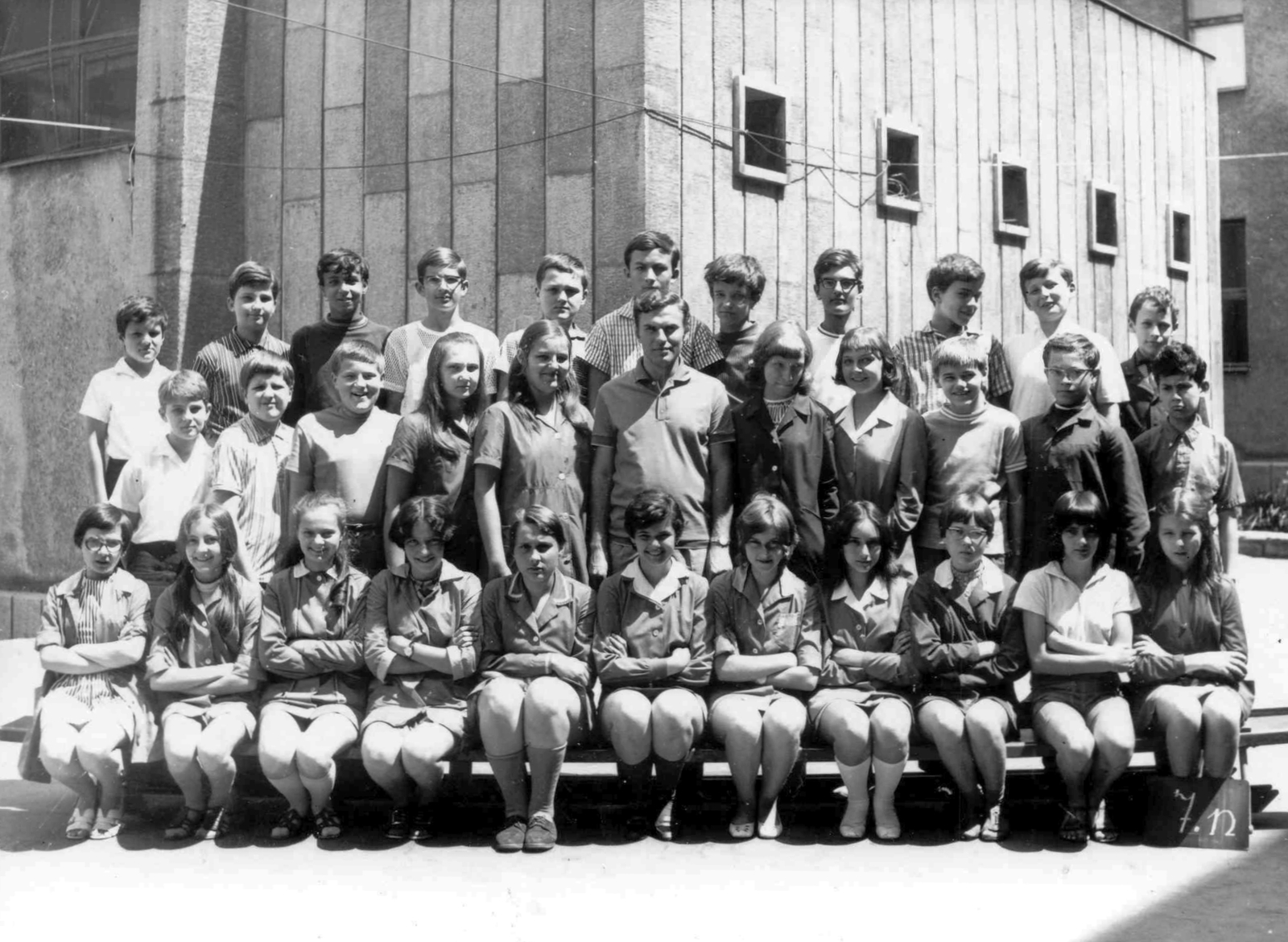 Hungary, Budapest XI., Baranyai utcai (később Bárdos Lajos) Általános Iskola., 1971, Domonkos Éva, class photo, teacher, Budapest, school uniform, Fortepan #24236