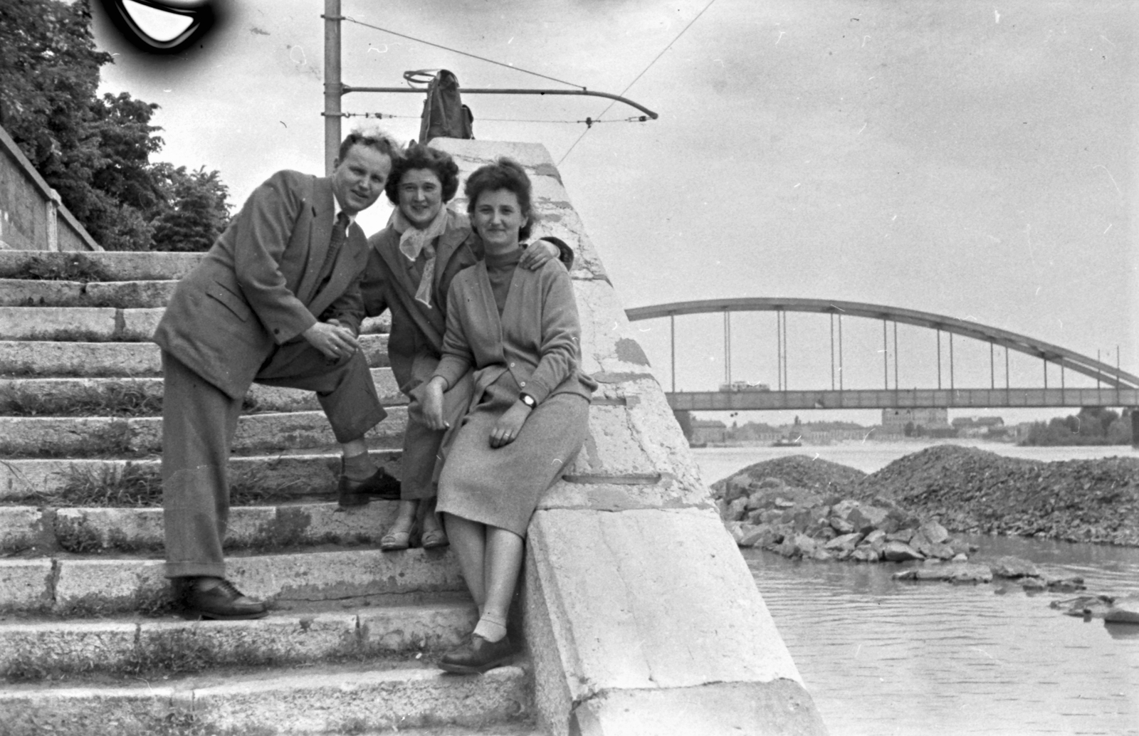 Magyarország, Szeged, Korányi rakpart a II. Belklinika környékén., 1958, Szánthó Zoltán, híd, Mihailich Győző-terv, család, Fortepan #24278