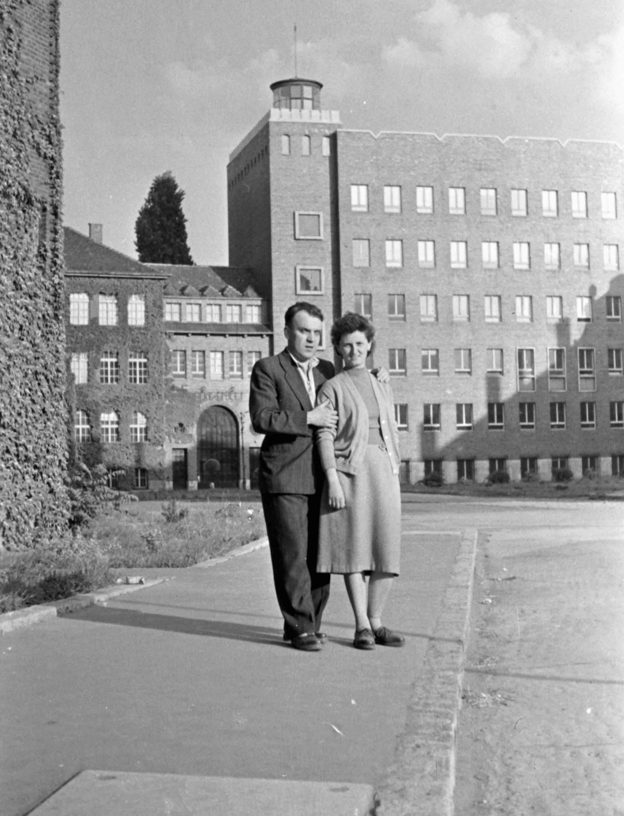 Magyarország, Szeged, előtérben az egyetem természettudományi kara, a Béke épülete., 1958, Szánthó Zoltán, tér, Rerrich Béla-terv, Fortepan #24280