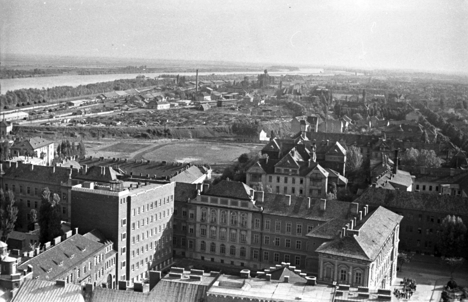 Magyarország, Szeged, előtérben az egyetem Béke épülete., 1958, Szánthó Zoltán, látkép, Fortepan #24281
