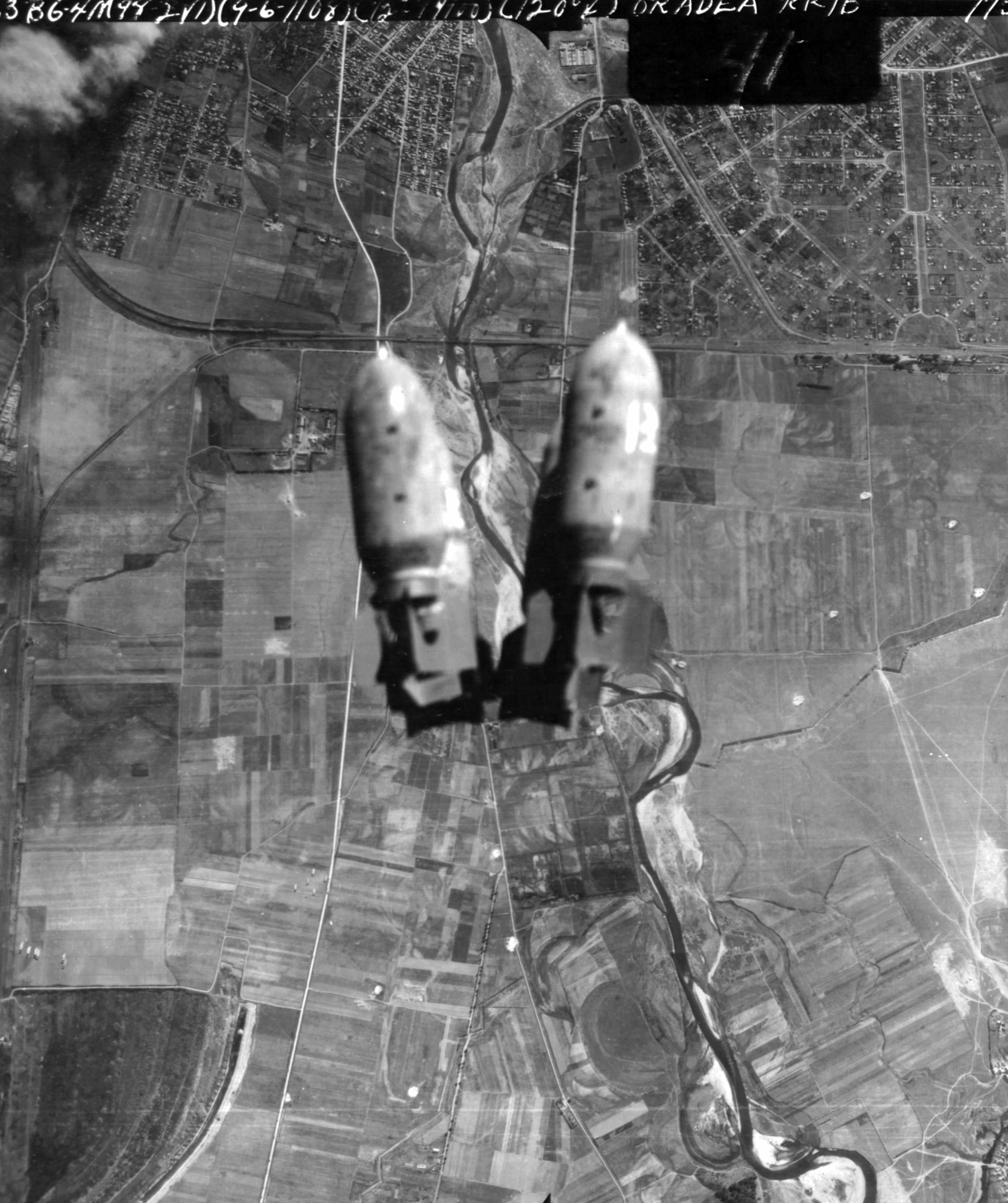 Romania,Transylvania, Oradea, a város amerikai bombázása. A felvétel 1944. szeptember 6-án készült., 1944, National Archives, bombing, aerial photo, second World War, Fortepan #24338