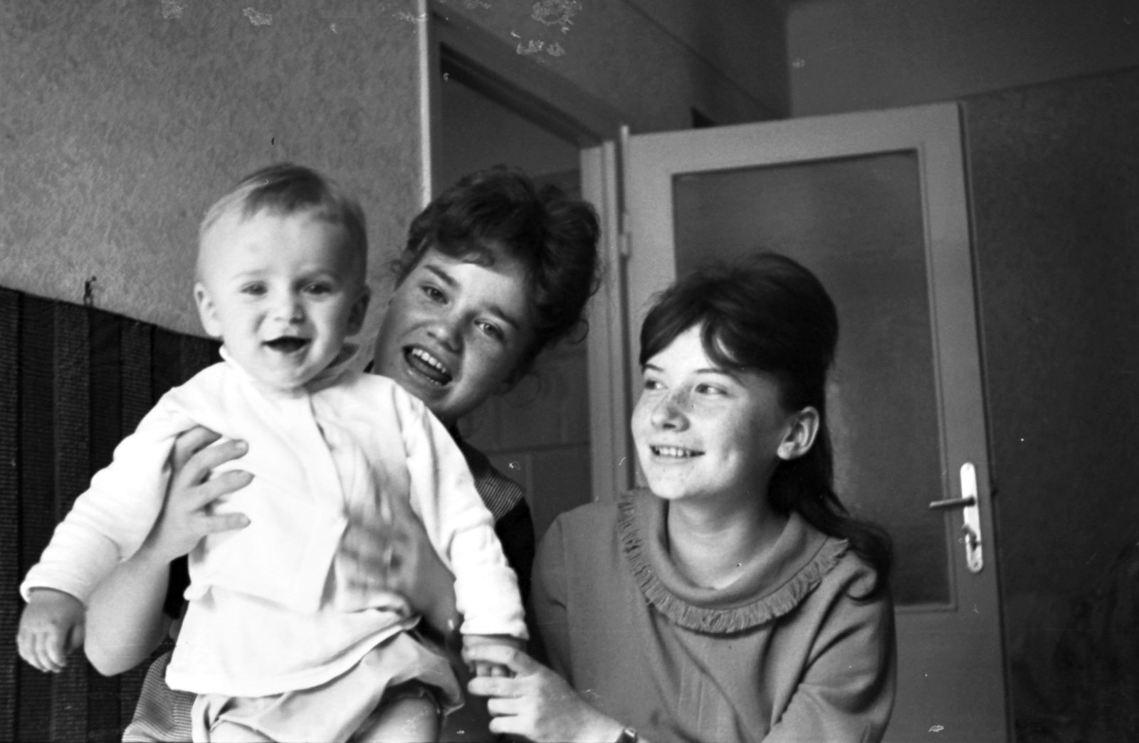 1961, Szánthó Zoltán, tableau, women, kid, interior, Fortepan #24449