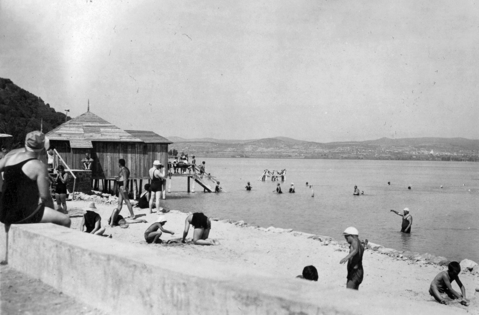 Hungary,Lake Balaton, Tihany, strand a kikötő környékén., 1933, Somlai Tibor, beach, bathing suit, Fortepan #24457