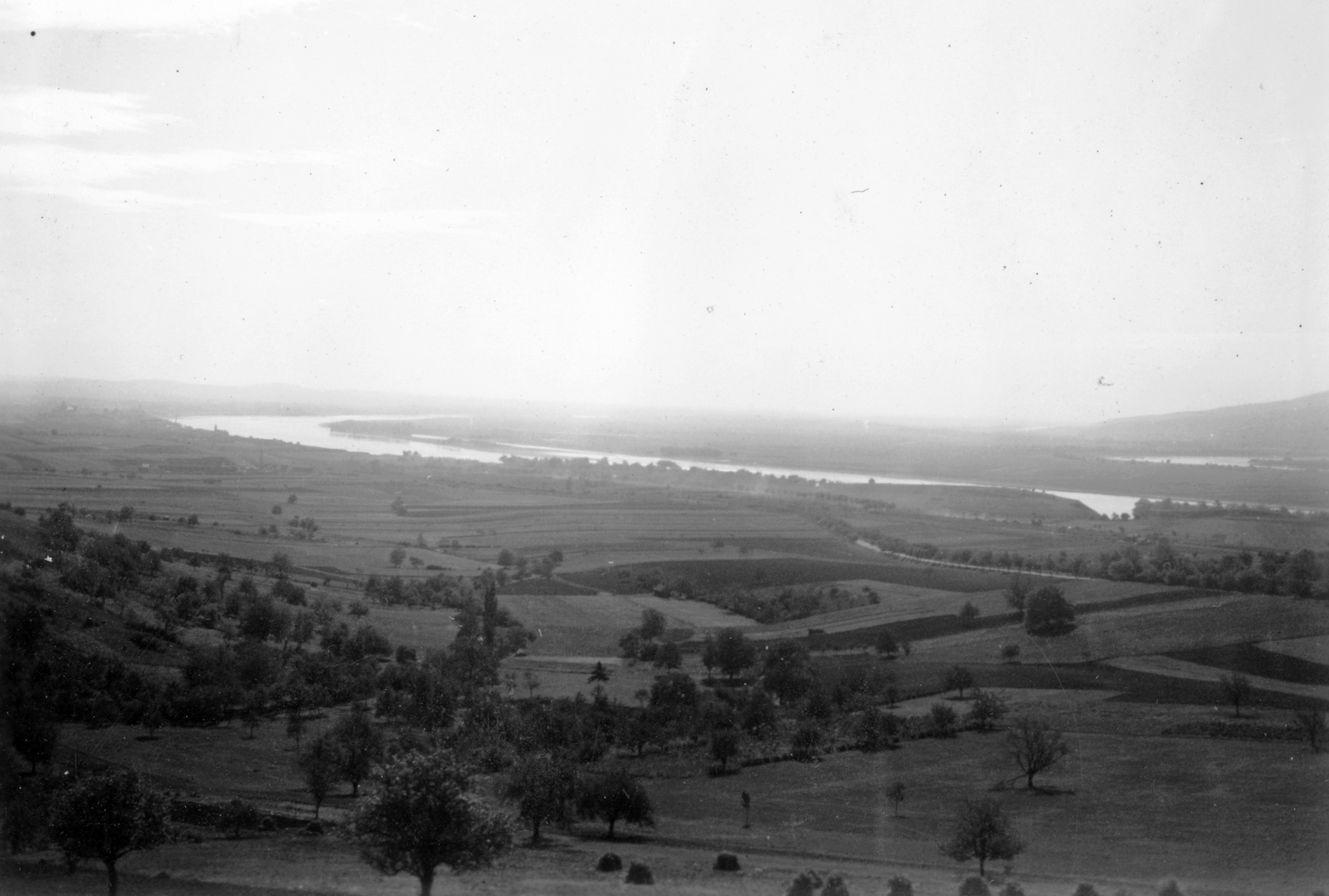 Magyarország, Verőce, (Nógrádverőce), Fenyves-hegy, látkép a Szentendrei sziget felé nézve. Balra Vác., 1935, Somlai Tibor, látkép, Fortepan #24476
