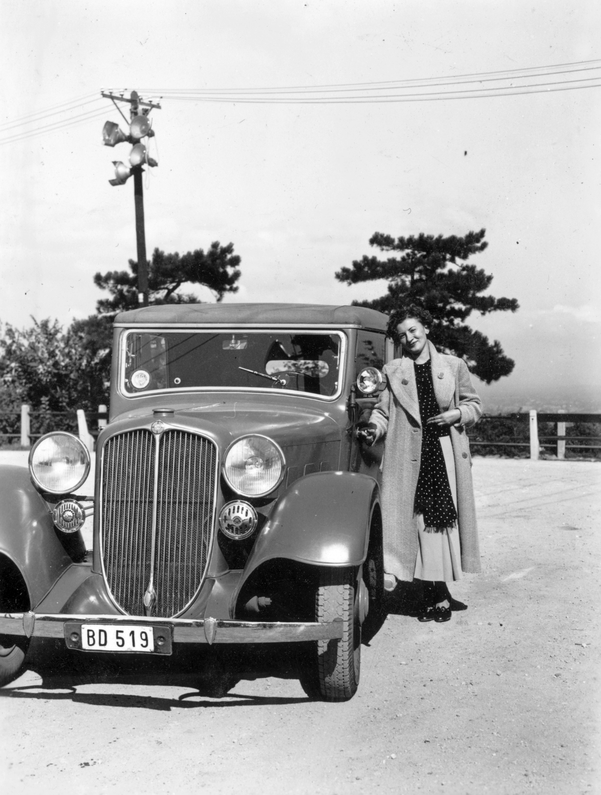 Magyarország, Budapest XI., Citadella melletti sétány, Steyr 430 típusú személygépkocsi., 1935, Somlai Tibor, Steyr-márka, osztrák gyártmány, automobil, rendszám, Steyr 430, Budapest, Fortepan #24484