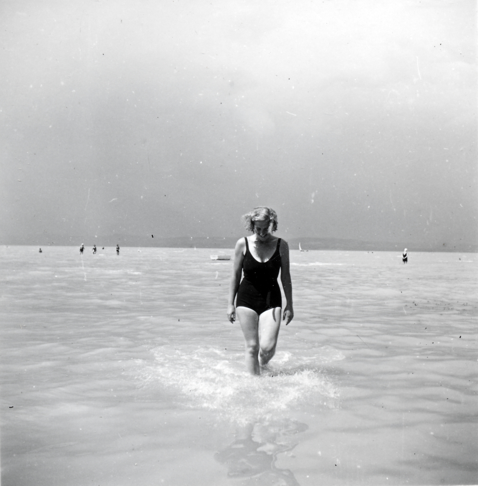 Hungary, Balatonlelle, Balaton-part., 1936, Lőrincze Judit, bathing suit, bathing, Fortepan #24496