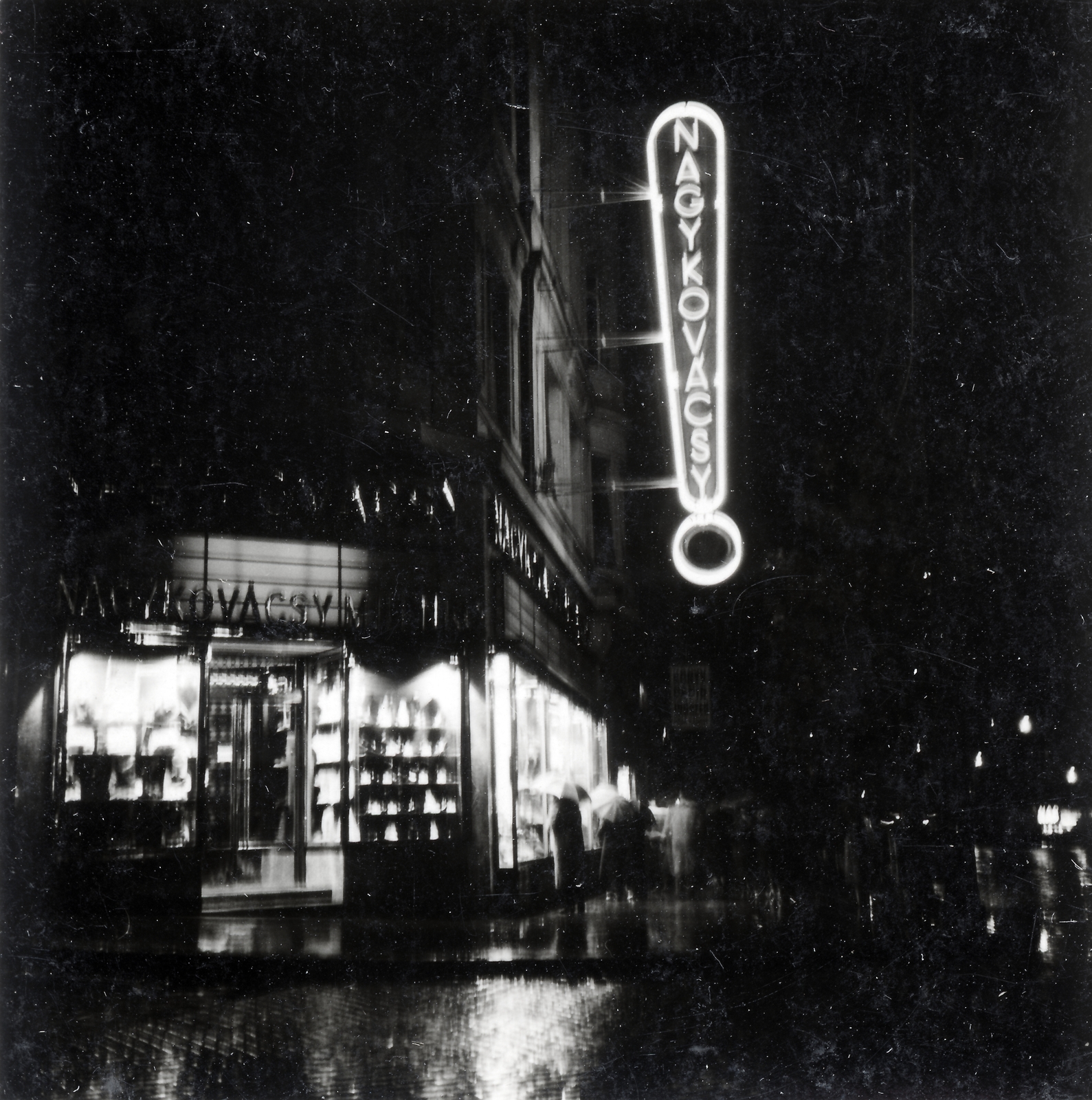 Hungary, Budapest XI., Bartók Béla (Horthy Miklós) út 39., Ménesi út sarok., 1936, Lőrincze Judit, Show window, neon sign, night, Budapest, Fortepan #24528