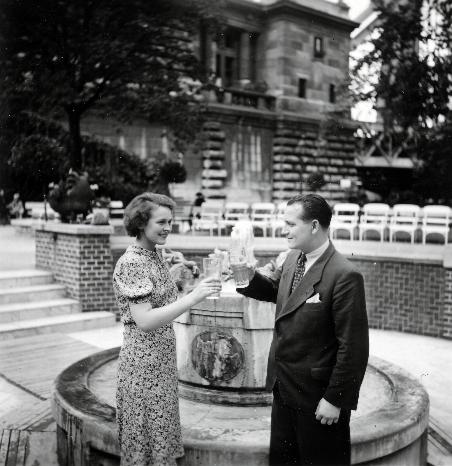 Hungary, Budapest I., Erzsébet híd budai hídfő, Hungária ivóforrás., 1939, Lőrincze Judit, drinking fountain, Budapest, clink, Fortepan #24577