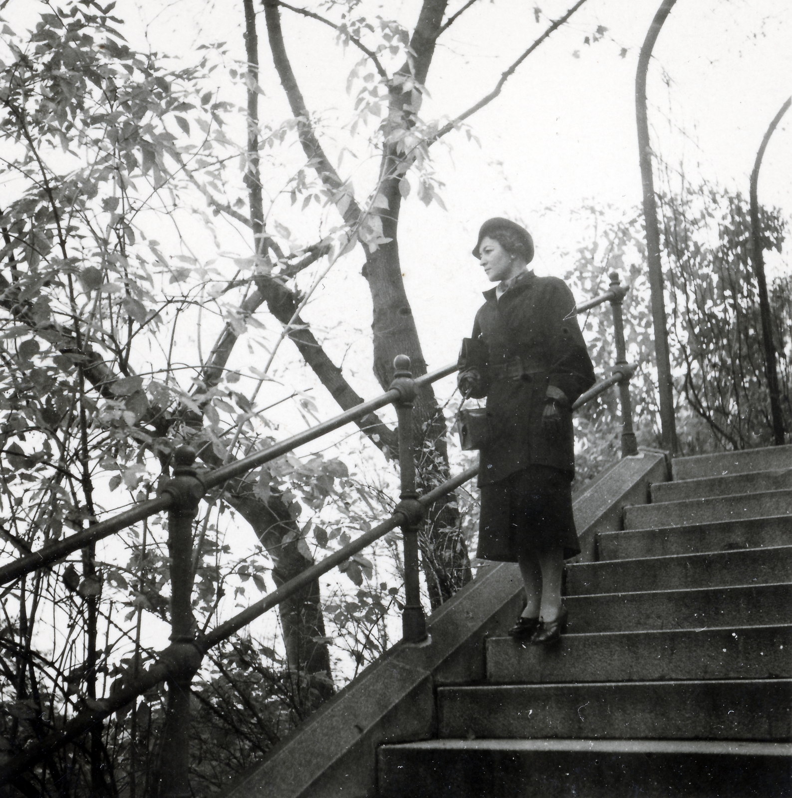 1937, Lőrincze Judit, portrait, railing, stairs, gloves, handbag, lady, coat, Fortepan #24591