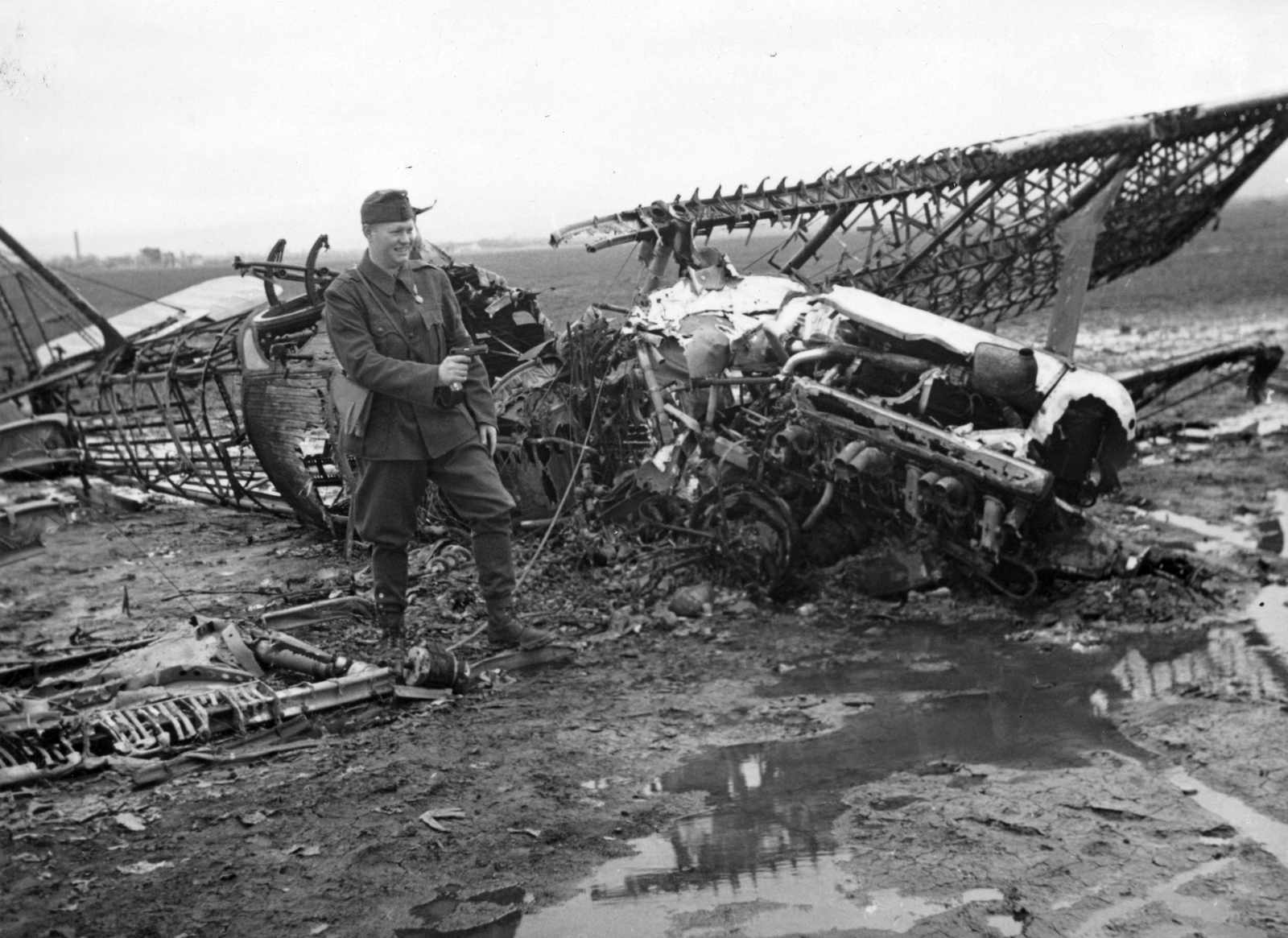 Szerbia, Újvidék, repülőtér bombázás után. Breguet 19-es közel-felderítőgép maradványai., 1941, Martin Djemil, francia gyártmány, járműroncs, Breuget-márka, Breuget Br 19, Fortepan #24608