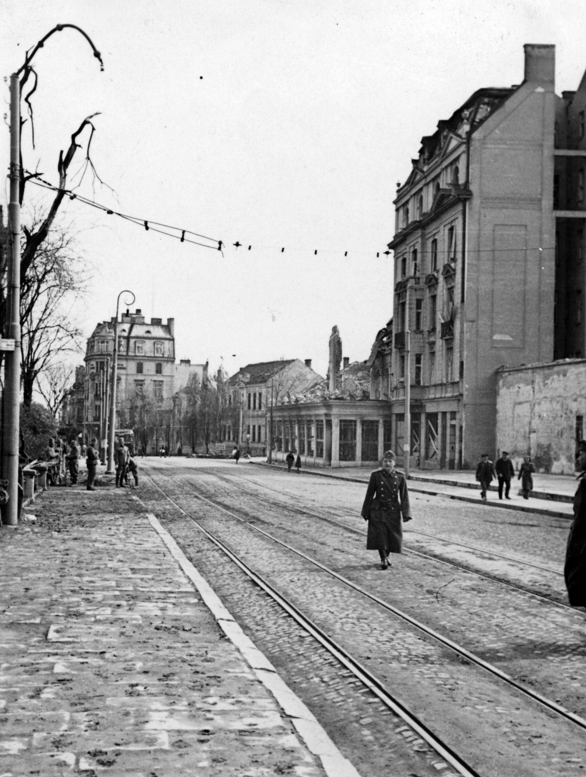 Szerbia, Belgrád, ulica Pariska az ulica Tadeuša Košćuška felé, jobbra a Srpski kralj (Szerb Király) szálló romjai., 1941, Martin Djemil, Fortepan #24633