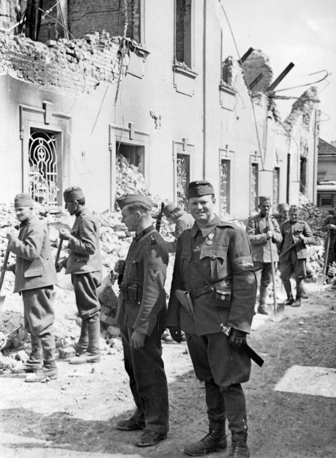 Serbia, Belgrade, 1941, Martin Djemil, war damage, soldier, tripod, German soldier, Serbian soldier, Fortepan #24636