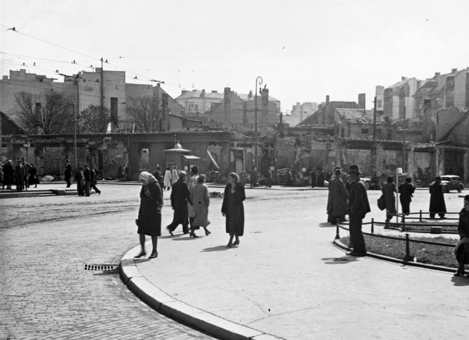 Szerbia, Belgrád, a Trg Republike keleti oldala., 1941, Martin Djemil, Fortepan #24647