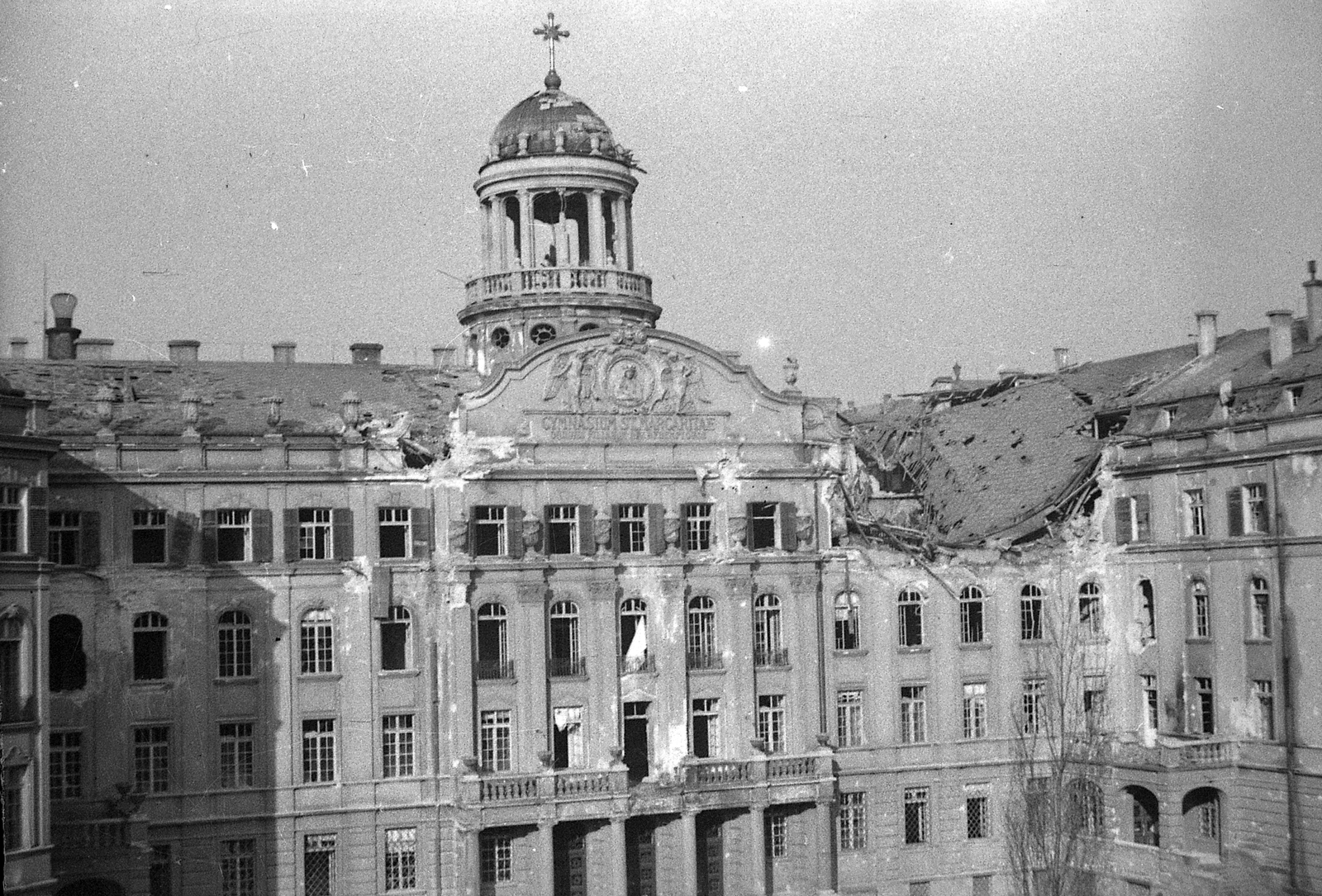 Hungary, Budapest XI., Villányi út (Szt. Imre herceg útja) 5-7. Szent Margit Gimnázium., 1945, Kurutz Márton, high school, palace, Budapest, Neo-Baroque-style, Gáspár Fábián-design, war damage, damaged building, Fortepan #24671