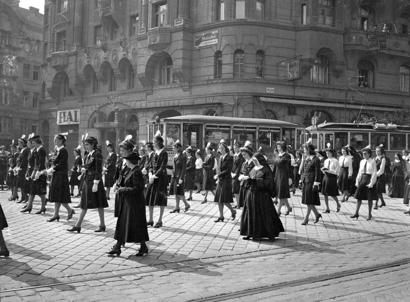 Hungary, Budapest XI., Bartók Béla (Horthy Miklós) út a Gárdonyi térnél, háttérben a Bercsényi utca., 1940, Kurutz Márton, tram, procession, Budapest, public transport line number, Fortepan #24674
