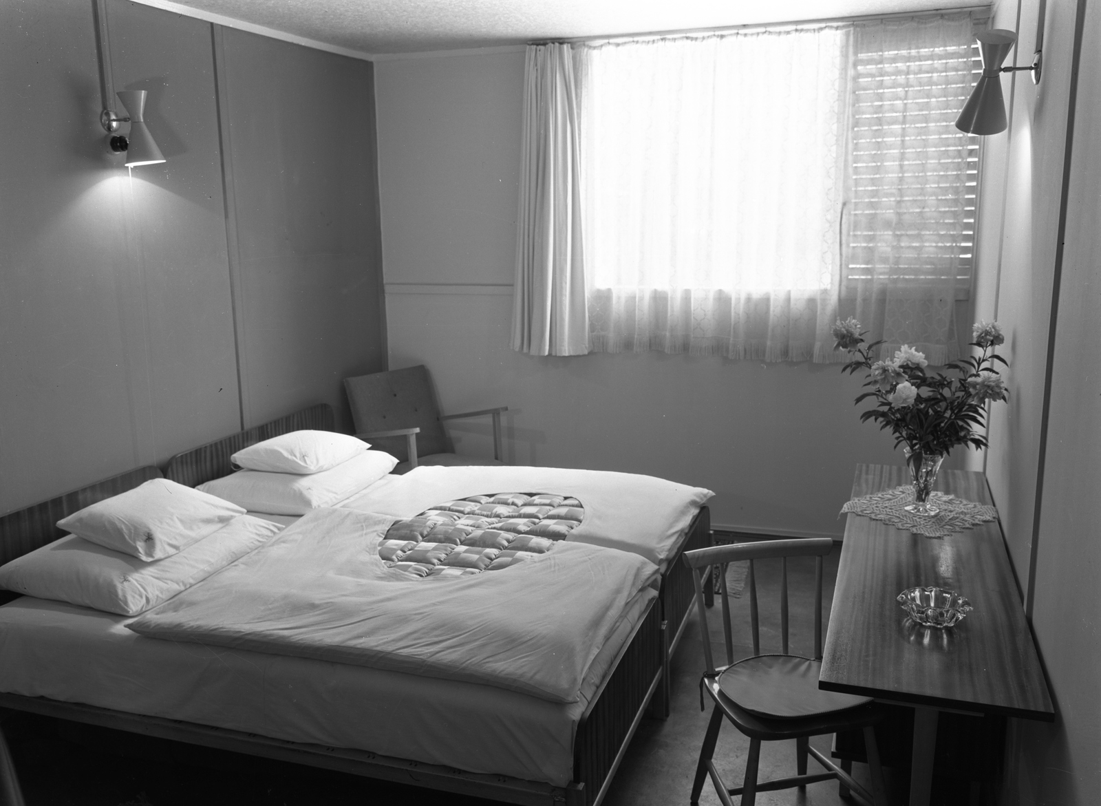 Hungary,Lake Balaton, Tihany, Motel., 1960, UVATERV, furniture, interior, bed, table, chair, ashtray, bedsheet, mirrored quilt, Fortepan #2469