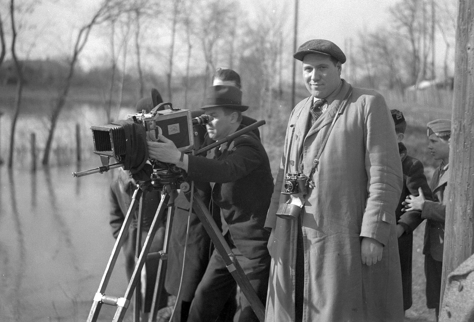 Hungary, Újszász, 1940. márciusi árvíz., 1940, Vass Károly, camera, movie camera, Certo-brand, Fortepan #24727