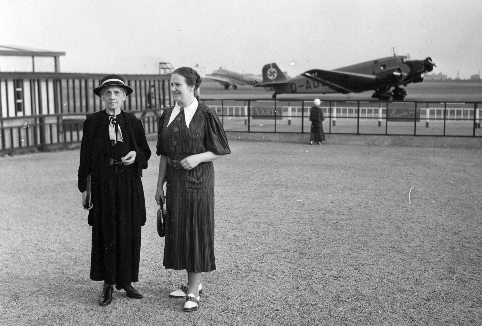 Germany, Berlin, Tempelhof repülőtér., 1936, Vass Károly, German brand, airplane, swastica, Lufthansa airlines, Junkers-brand, airport, Fortepan #24782