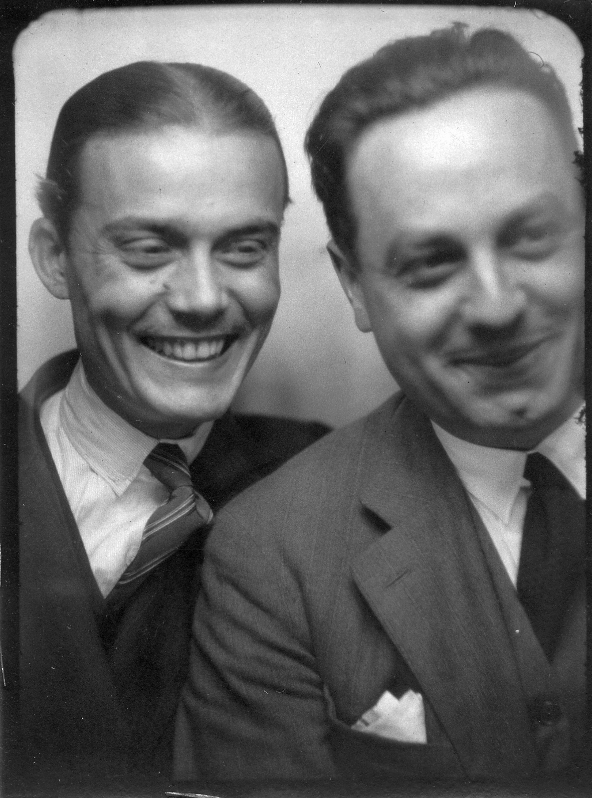 Hungary, balra Weygand Tibor énekes., 1928, Weygand Tibor, celebrity, men, double portrait, Fortepan #24816