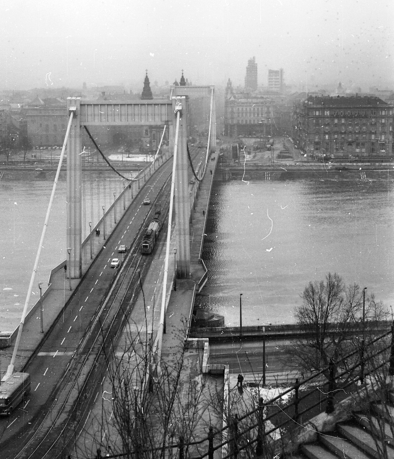 Hungary, Budapest I., Erzsébet híd a Szent Gellért lépcsőről nézve., 1966, Tóth Károly dr, Danube, Budapest, suspension bridge, Pál Sávoly-design, Fortepan #24905