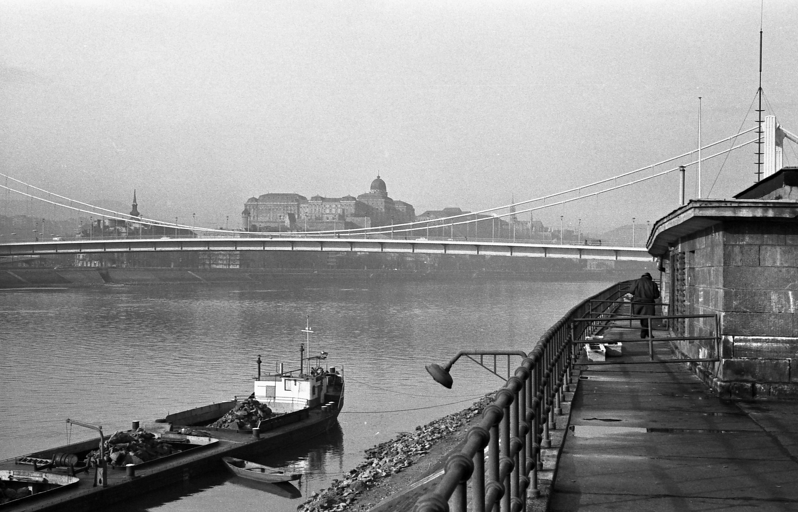 Hungary, Budapest V., Belgrád rakpart, látkép a MAHART nemzetközi hajóállomásától a budai Várral., 1968, Tóth Károly dr, ship, boat station, 417 Z ship, Budapest, Fortepan #24927