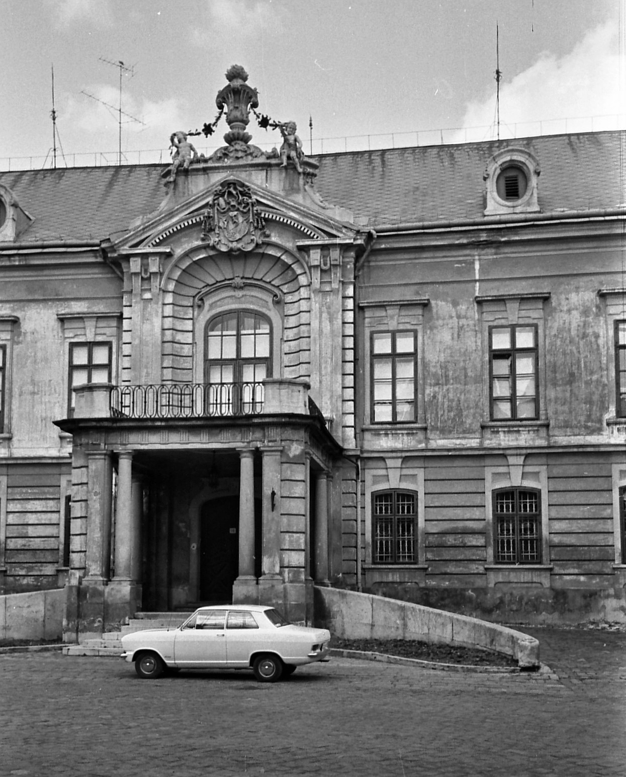 Hungary, Veszprém, Vár (Tolbuhin) utca, Érseki Palota., 1969, Tóth Károly dr, Baroque-style, bishop's palace, Jakab Fellner-design, Fortepan #24957