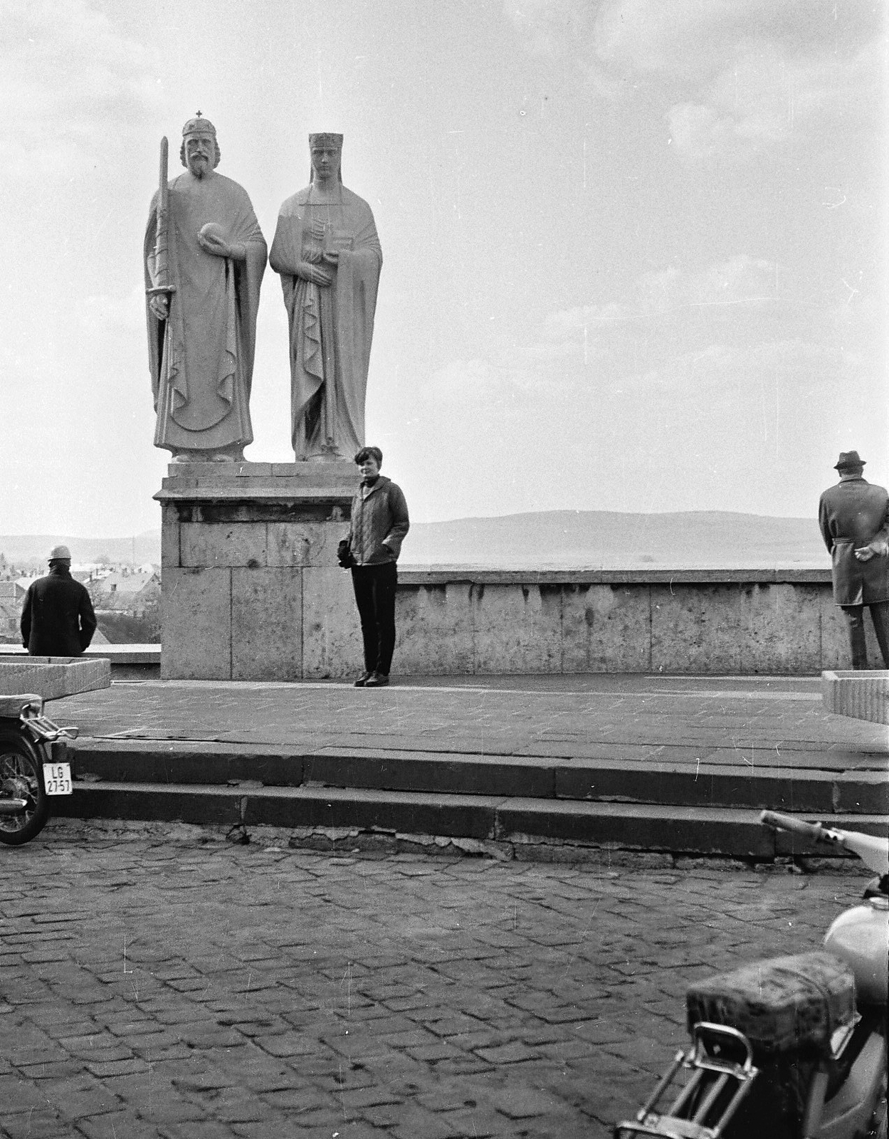 Magyarország, Veszprém, Vár, Szent István és Boldog Gizella szobra., 1969, Tóth Károly dr, Szent István-ábrázolás, szoborcsoport, Boldog Gizella-ábrázolás, Fortepan #24966