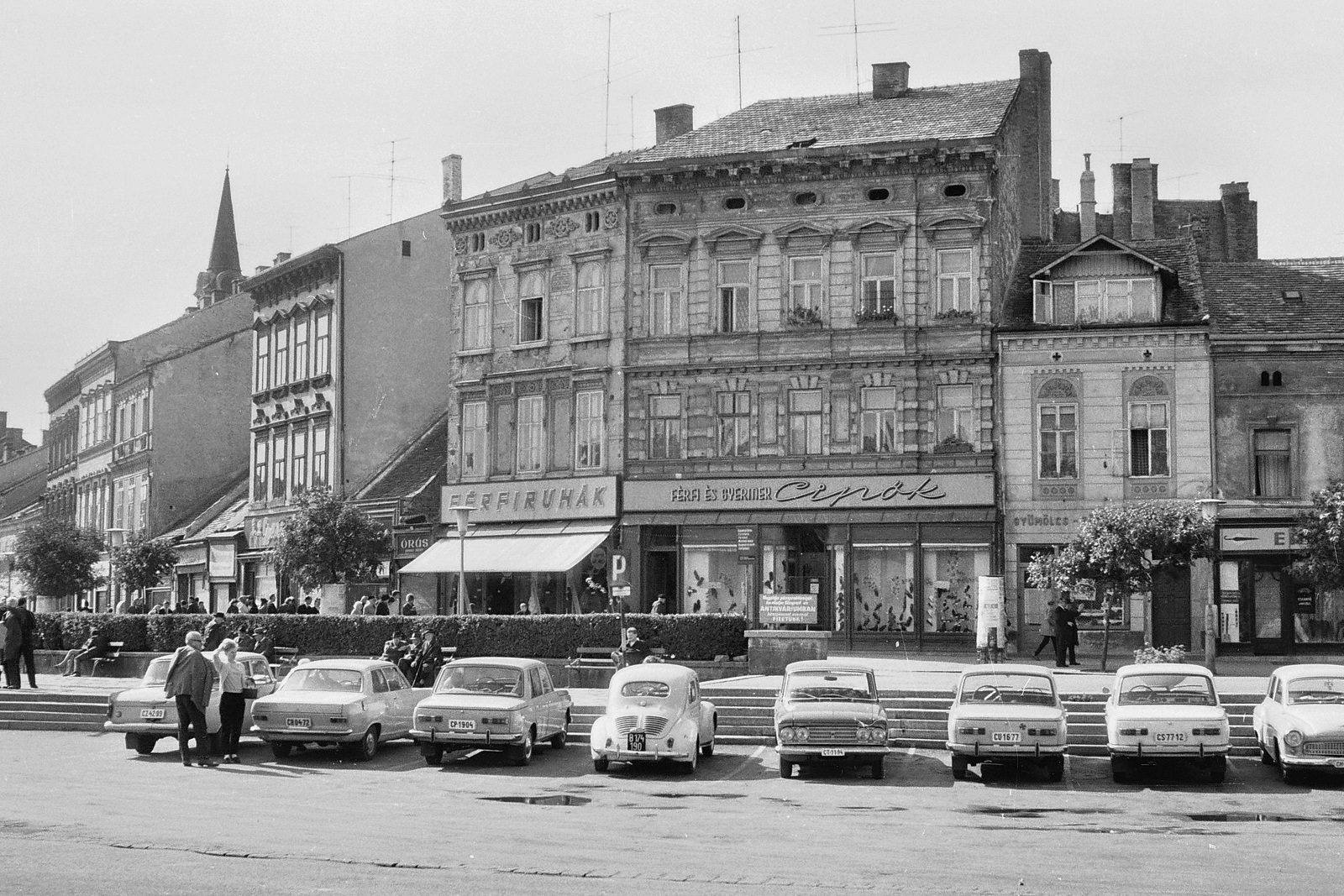 Hungary, Sopron, Várkerület (Lenin körút), 52-72 számú ház., 1969, Tóth Károly dr, shop, sign-board, Gerrman brand, Soviet brand, Opel-brand, street view, cityscape, Moskvitch-brand, Wartburg-brand, automobile, number plate, shoe store, Fortepan #25002