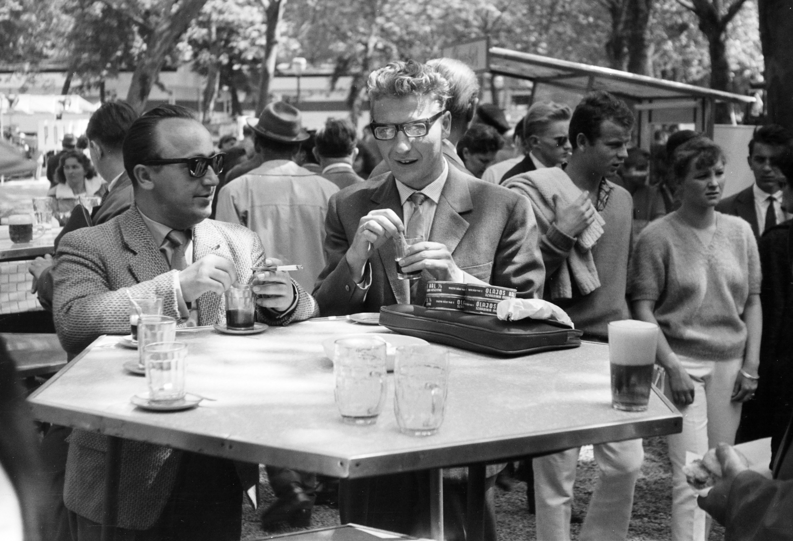 Hungary, Budapest XIV., 1963, N. Kósa Judit, Budapest, men, glasses, beer, tin can, oil in fish, Fortepan #250021