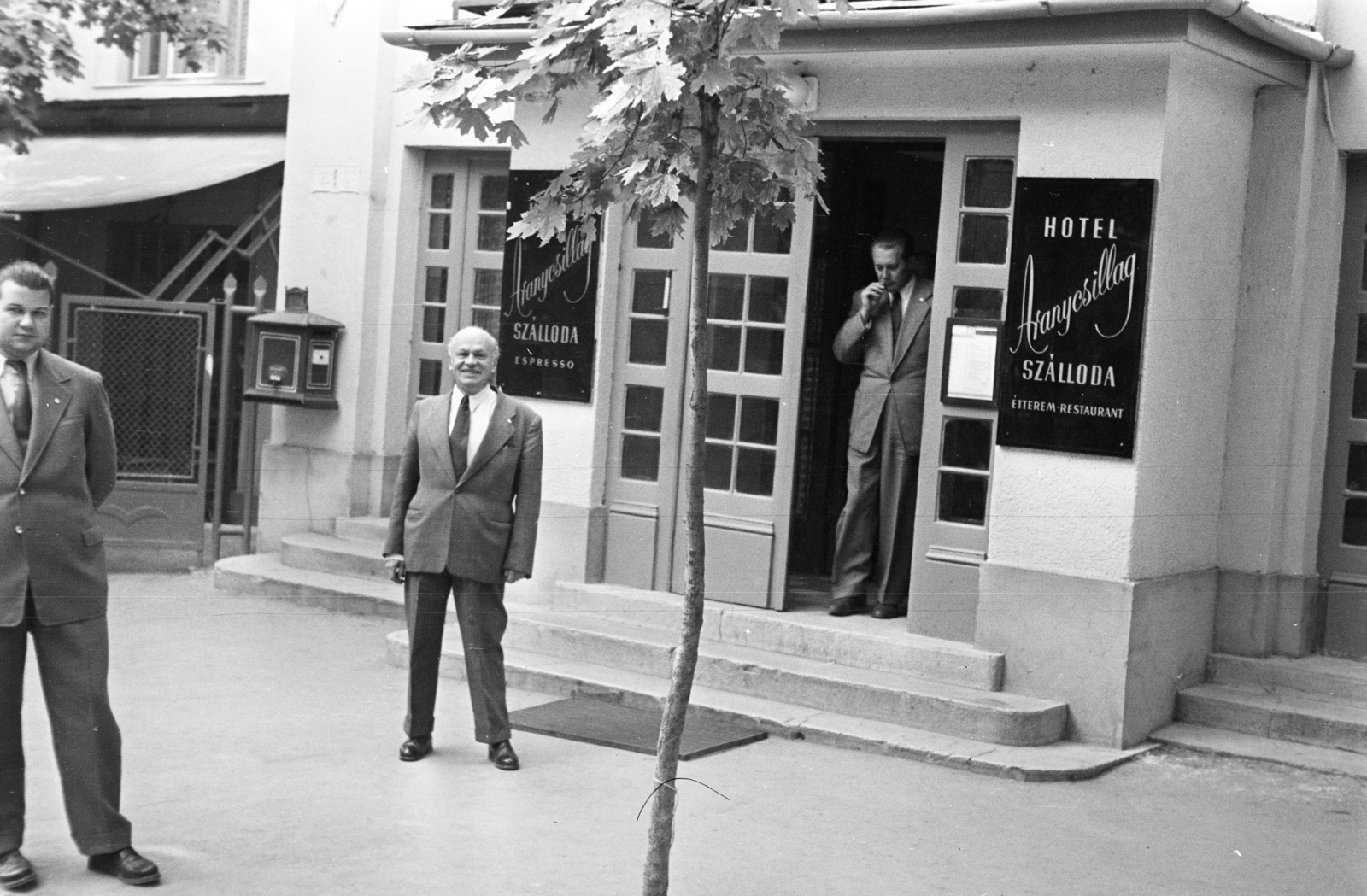 Hungary, Balatonfüred, Zsigmond utca 1., a felvétel az Aranycsillag Szálloda előtt készült., 1960, N. Kósa Judit, letter box, Fortepan #250026