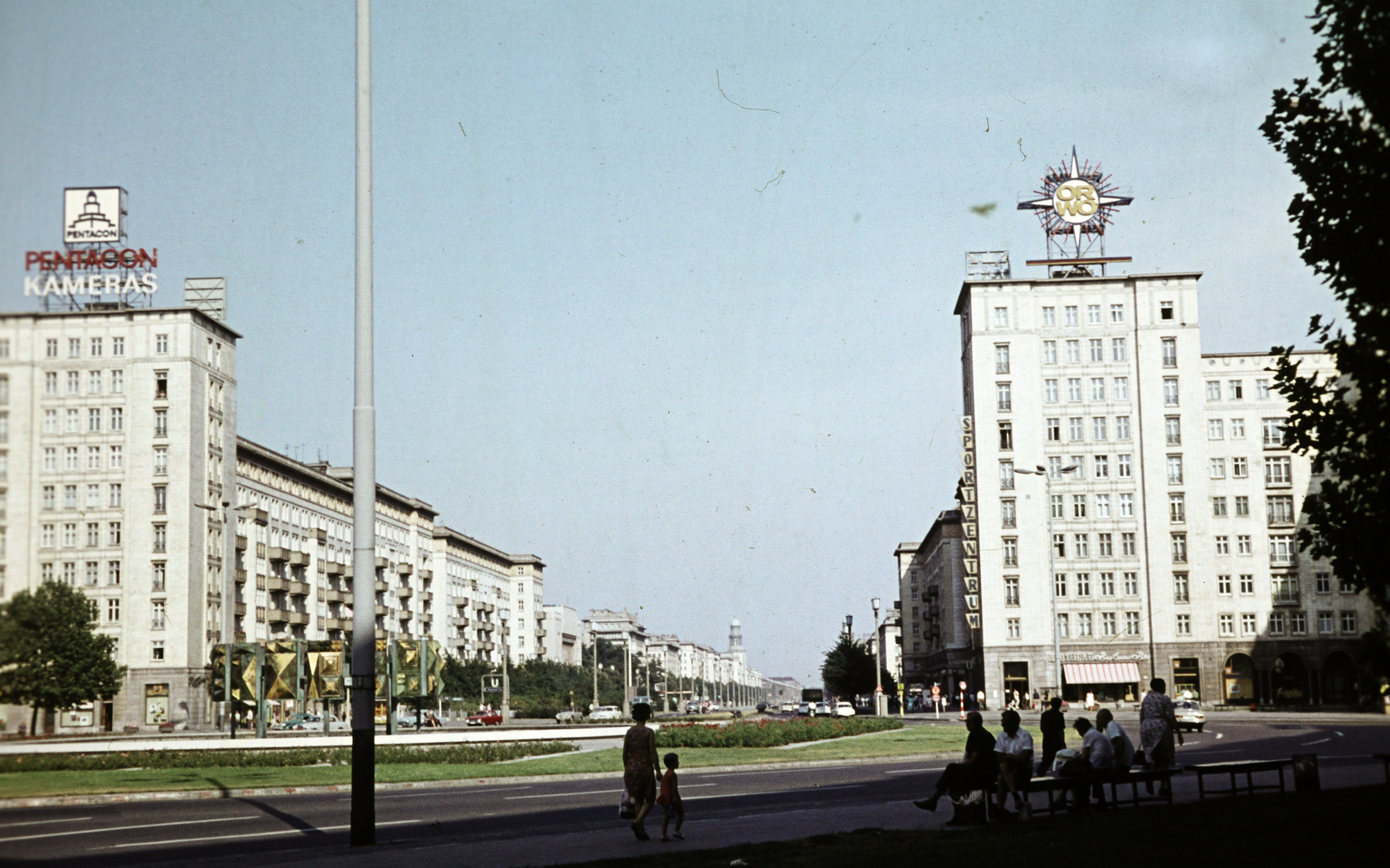 Germany, Berlin, Kelet-Berlin, Strausberger Platz, szemben a Karl-Marx-Allee a Frankfurter Tor felé nézve., 1970, Fortepan/Album061, GDR, East-Berlin, colorful, Fortepan #250047