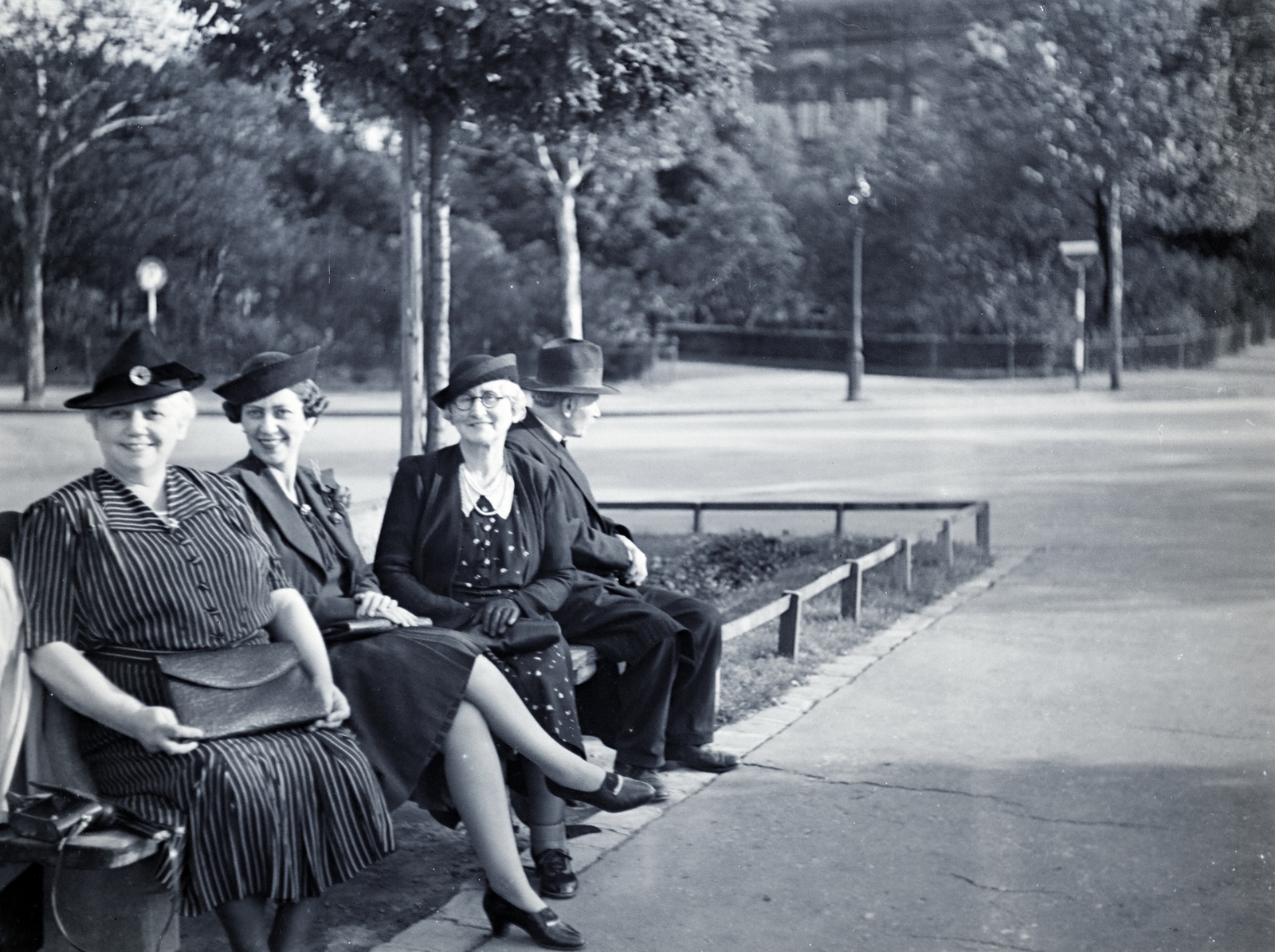 Magyarország, Budapest V., Széchenyi rakpart, jobbra a háttérben a Parlament., 1938, Fortepan/Album062, Budapest, Fortepan #250069