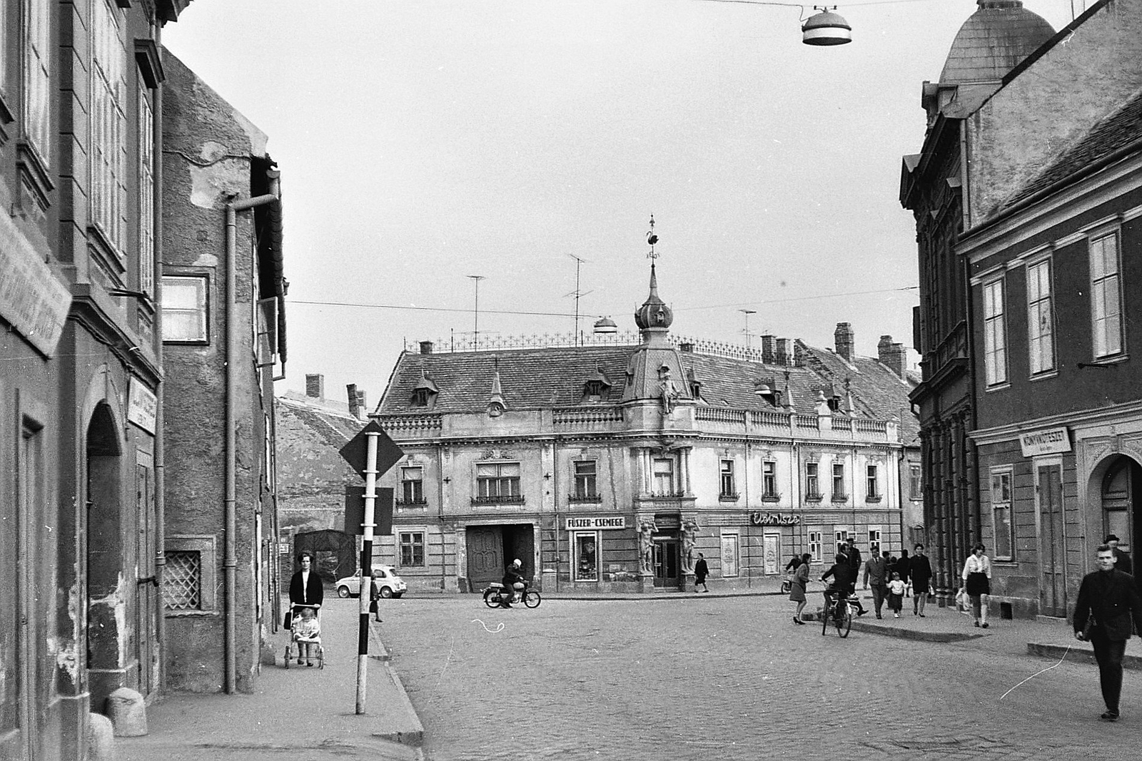 Magyarország, Sopron, Pócsi utca - Magyar utca sarok a Móricz Zsigmond utcából nézve., 1969, Tóth Károly dr, Fortepan #25007