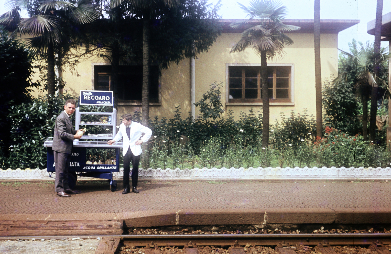 1965, Pozsgay Eszter, train station, colorful, buffet, Fortepan #250072