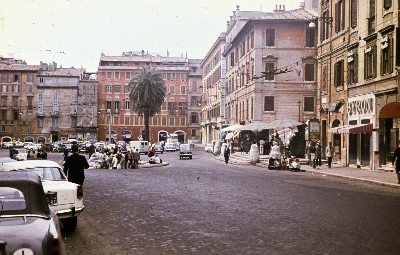 Italy, Rome, Piazza di Spagna., 1963, Pozsgay Eszter, street view, sunshades, colorful, awning, scooter, palm tree, Fortepan #250080