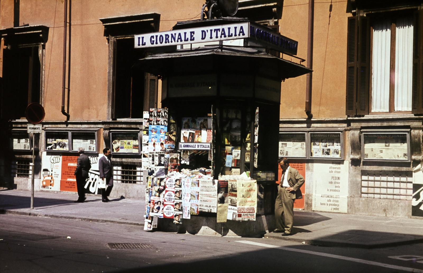 Italy, 1963, Pozsgay Eszter, newsstand, colorful, Fortepan #250092