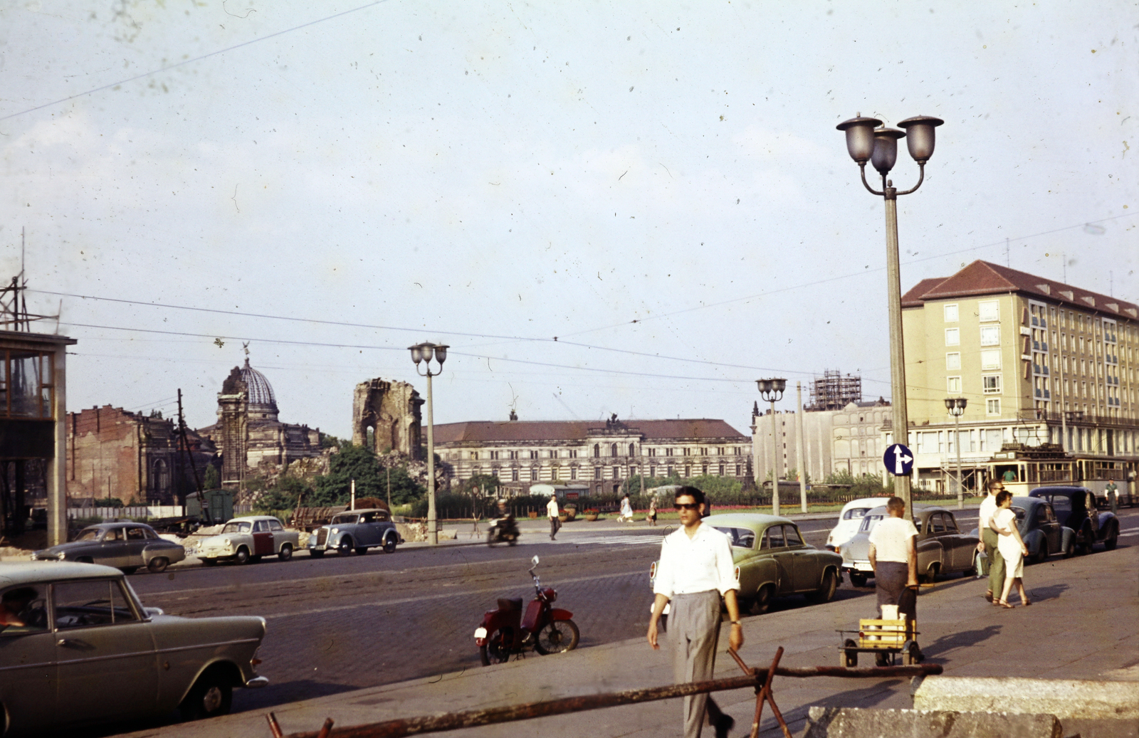 Germany, Dresden, Wilsdruffer Strasse (Ernst-Thälmann-Strasse) a Neumarkt felé nézve., 1963, Pozsgay Eszter, GDR, Fortepan #250115