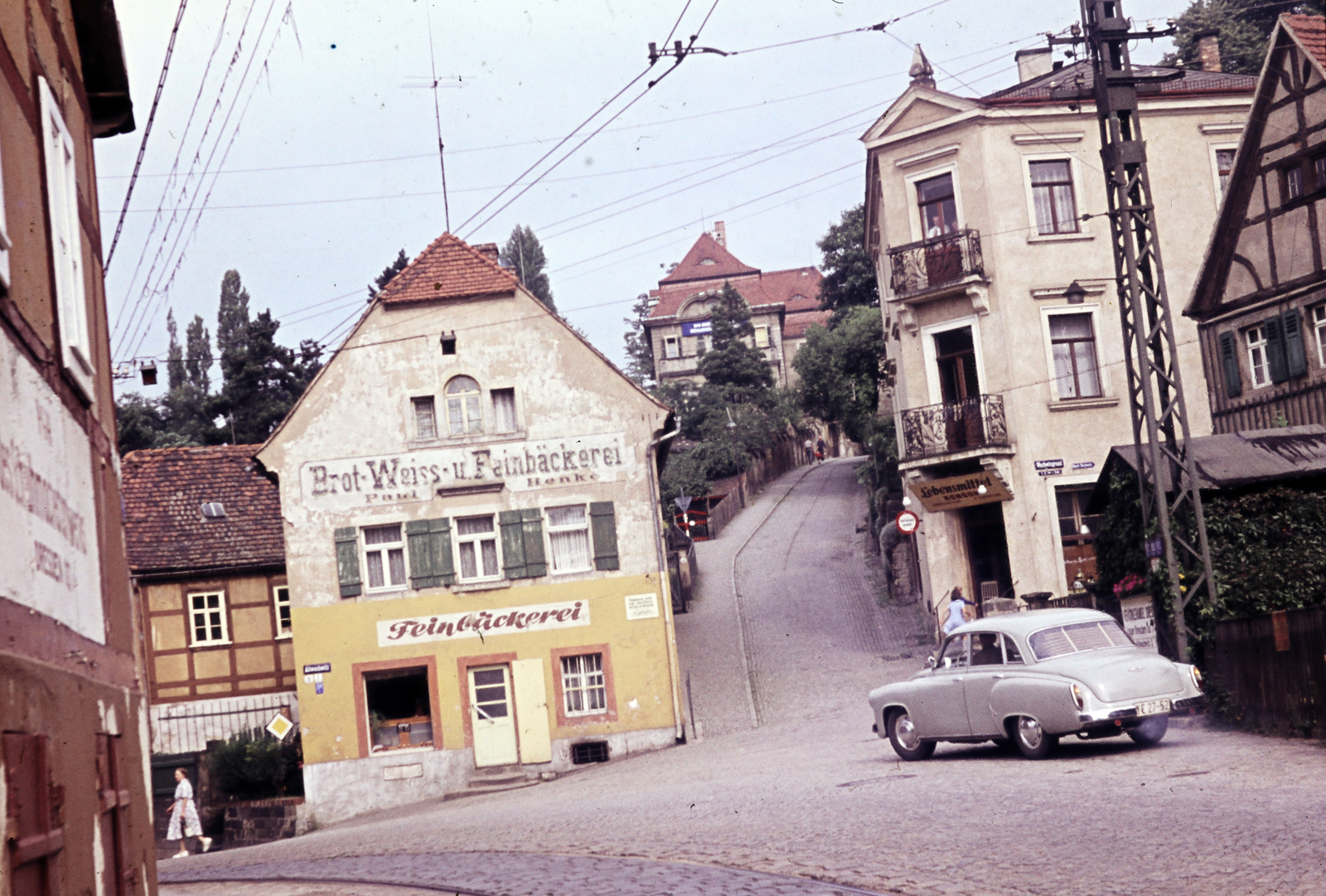 Germany, Dresden, Altwachwitz, szemben balra lefelé a Pillnitzer Landstraße, jobbra felfelé az Am Steinberg., 1963, Pozsgay Eszter, GDR, number plate, colorful, german text, Fortepan #250135