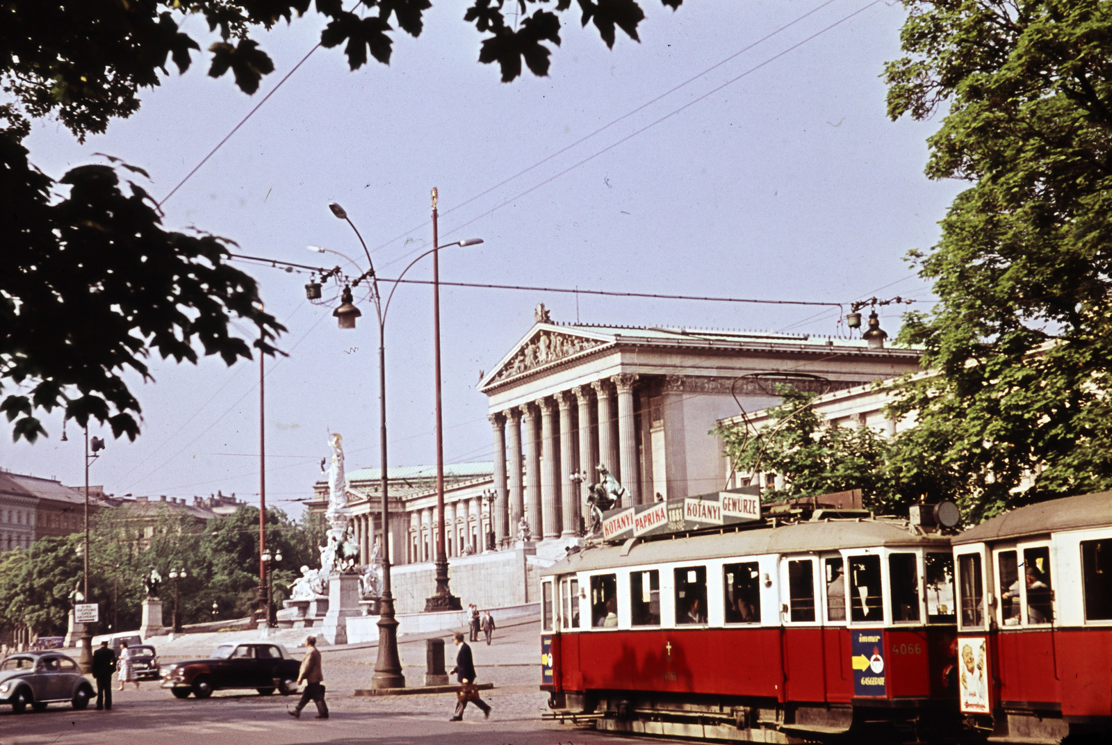 Austria, Vienna, Dr. Karl Renner-Ring, jobbra a Parlament., 1960, Pozsgay Eszter, ad, tram, BVVV M-model, colorful, Fortepan #250136