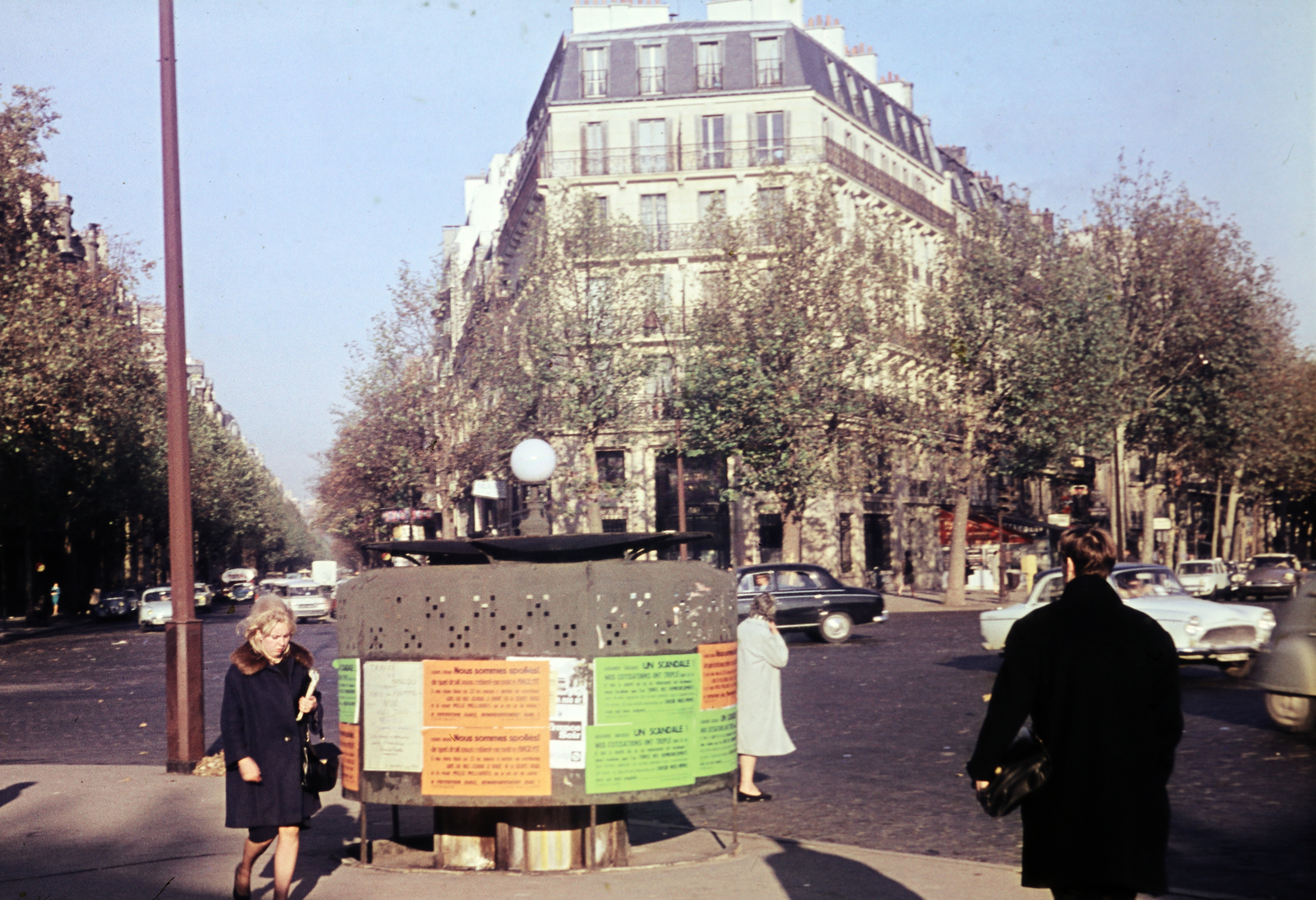 France, Paris, Place de l'École Militaire, szemben baltra az Avenue de la Bourdonnais, jobbra az Avenue Bosquet., 1969, Pozsgay Eszter, Fortepan #250152