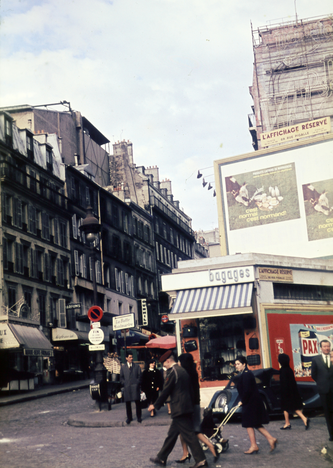 France, Paris, Boulevard de Clichy, szemben balra a Rue Lepic, jobbra a Rue Puget torkolata., 1969, Pozsgay Eszter, Fortepan #250157