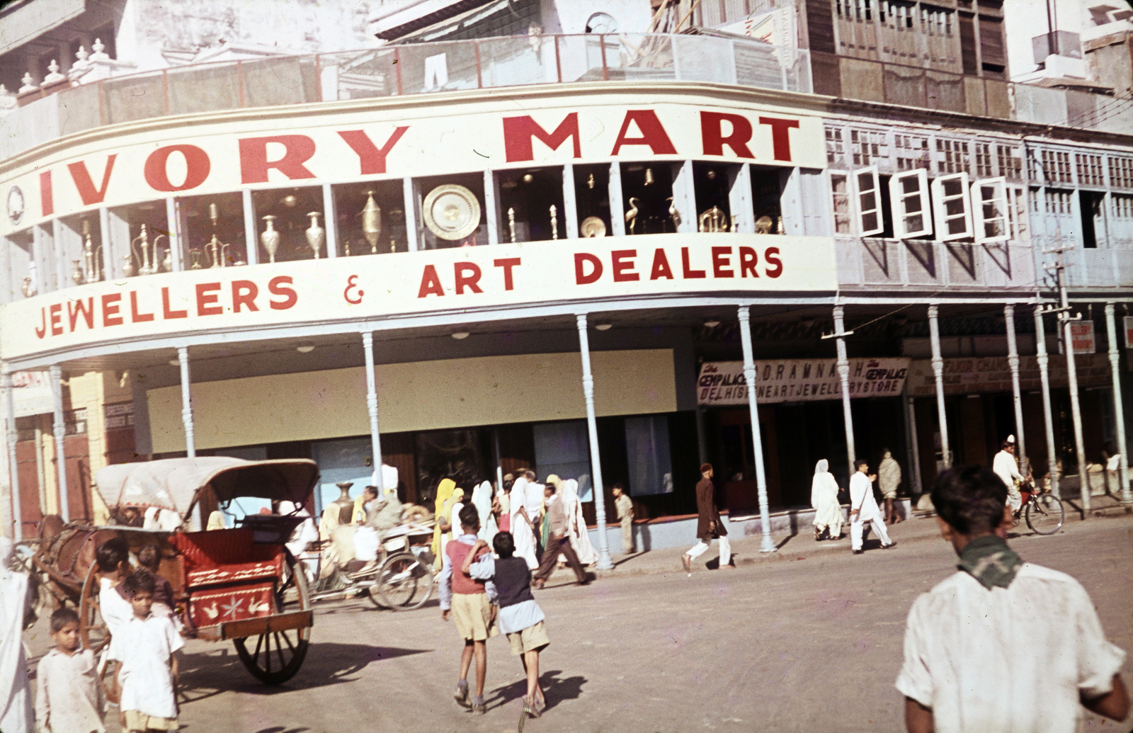 India, Delhi, Gali road., 1965, Pozsgay Eszter, utcakép, lovaskocsi, színes, ékszerész, Fortepan #250167