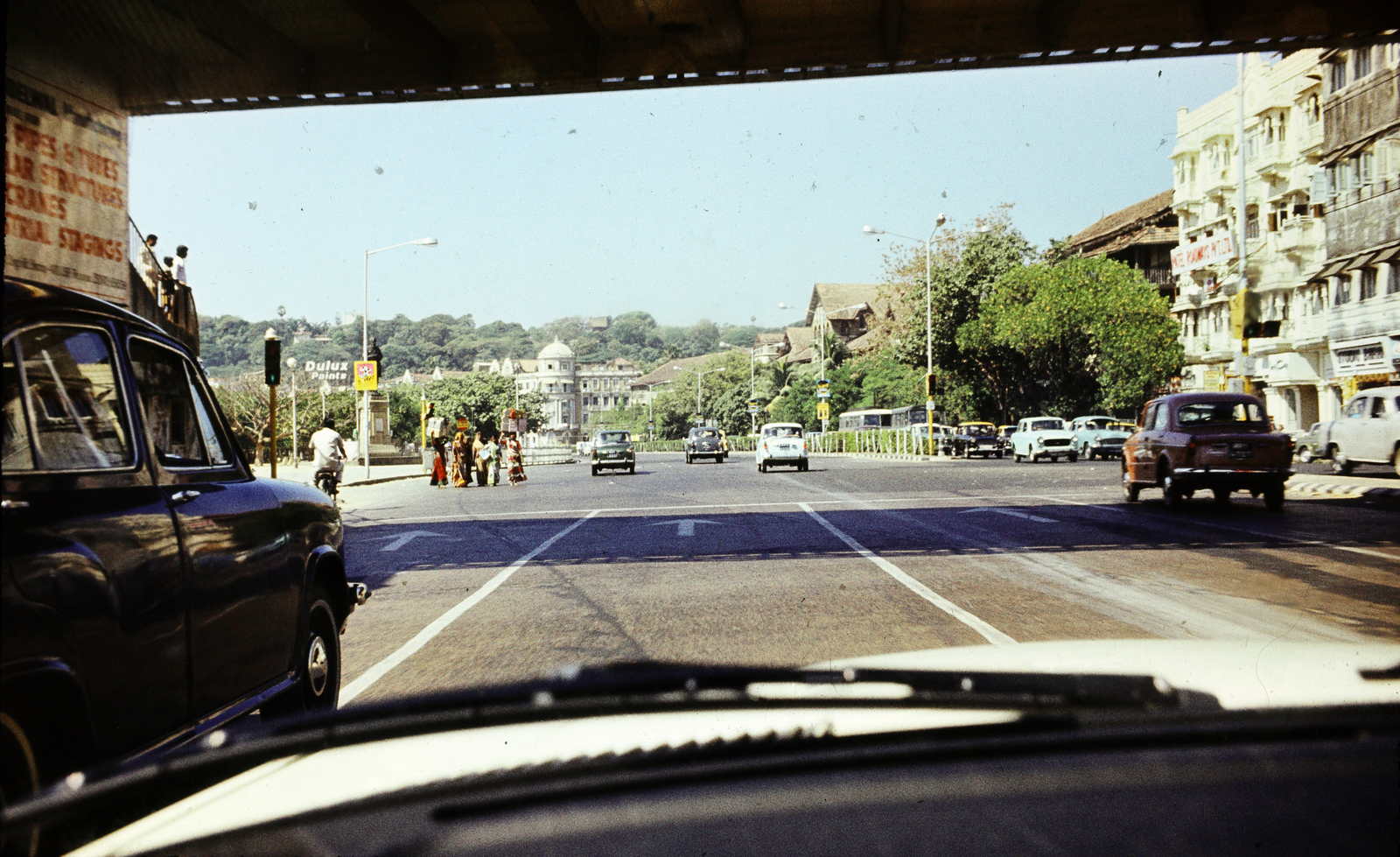 India, a Marine Drive északi vége., 1965, Pozsgay Eszter, street view, vehicle interior, colorful, Fortepan #250175