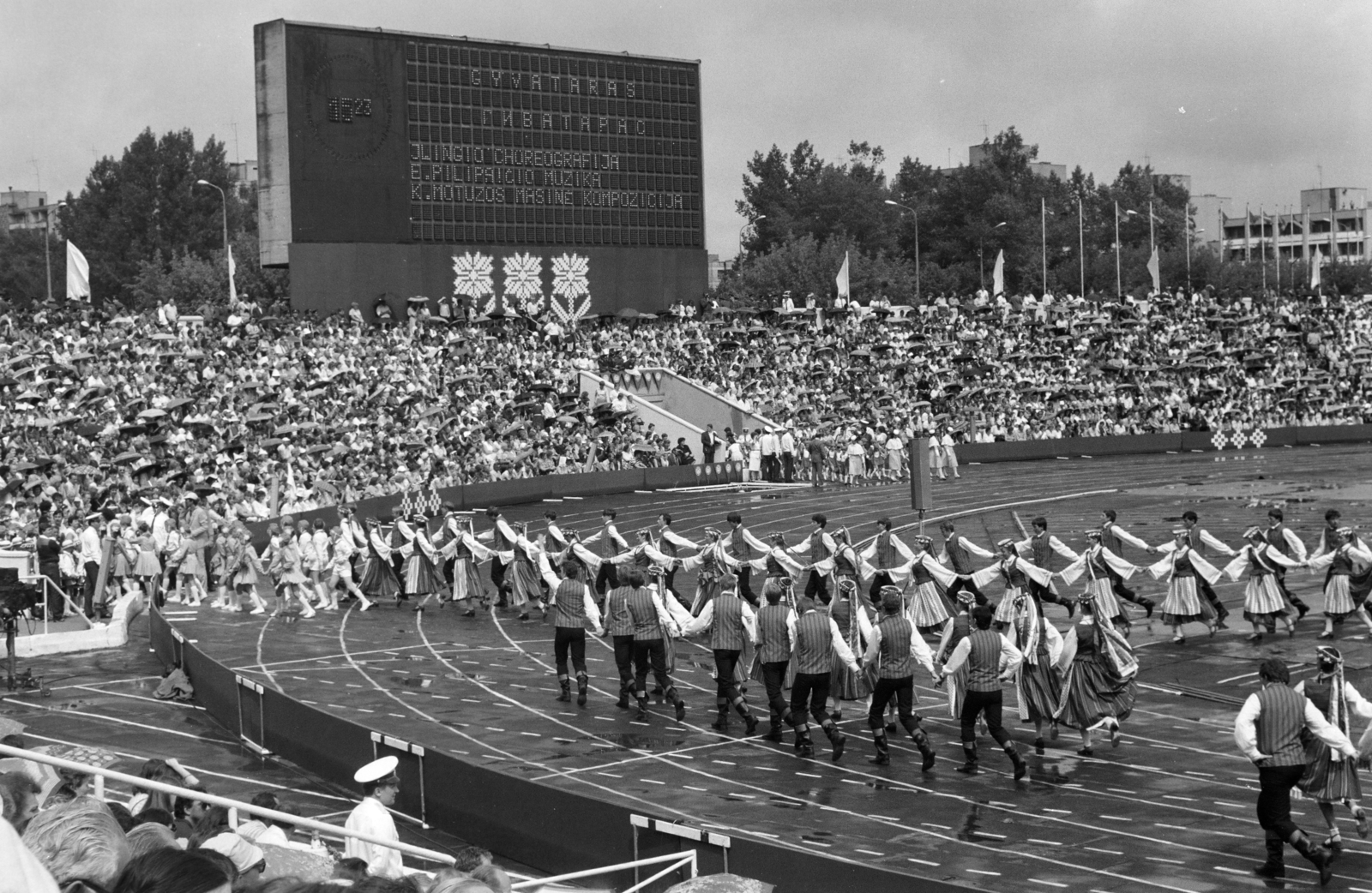 Litvánia, Vilnius, Žalgiris Stadion, Köztársasági dalünnep, táncbemutató., 1985, Sóti Ákos, Fortepan #250235