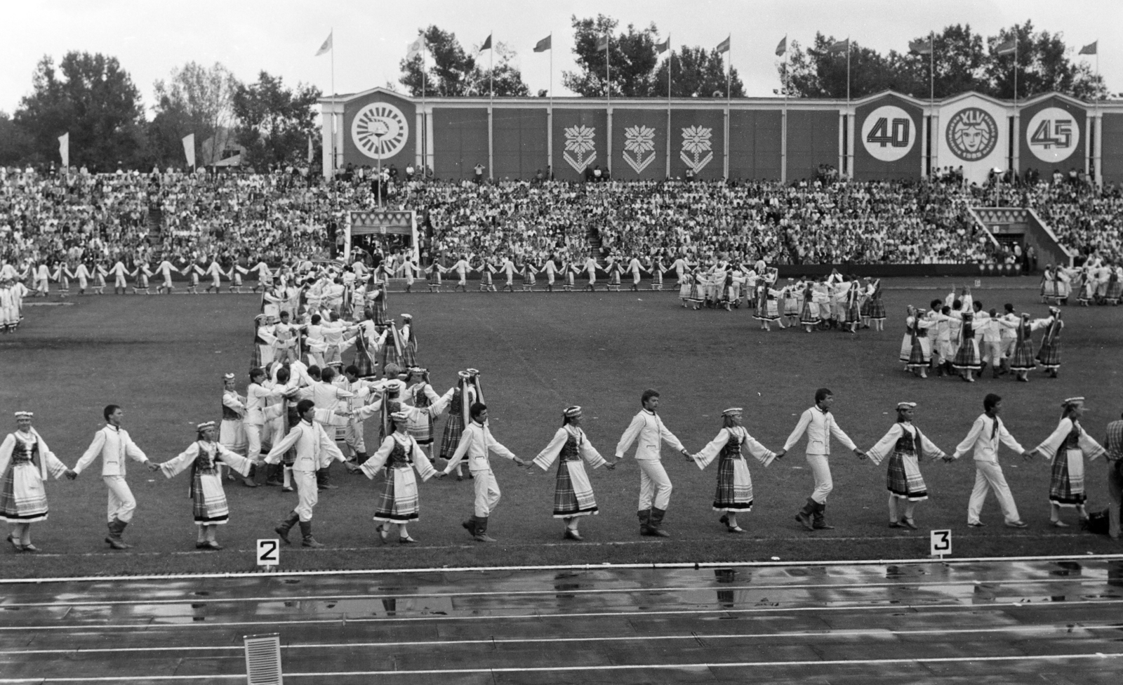 Litvánia, Vilnius, Žalgiris Stadion, Köztársasági dalünnep, táncbemutató., 1985, Sóti Ákos, Fortepan #250236