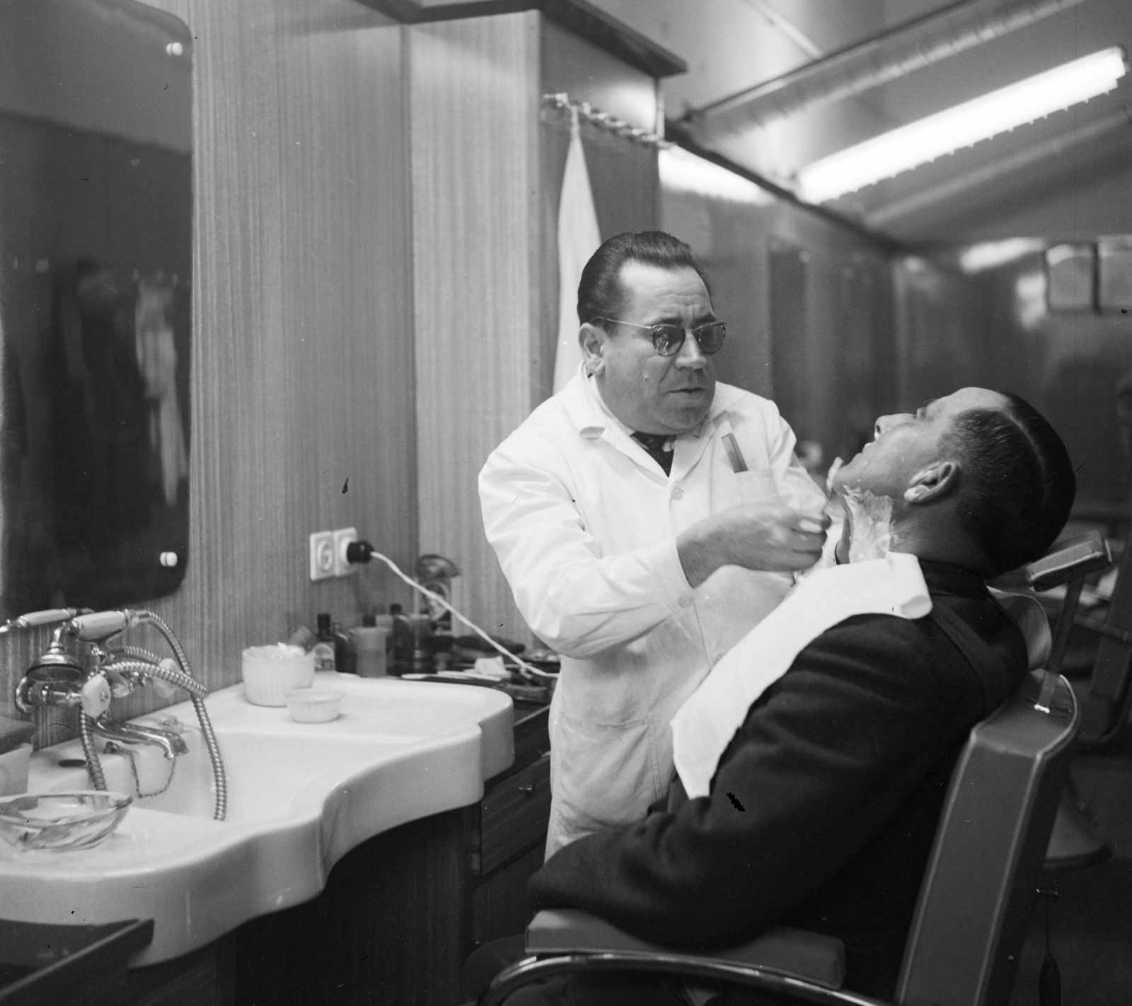 1964, Vimola Károly, hairdresser, Fortepan #250247